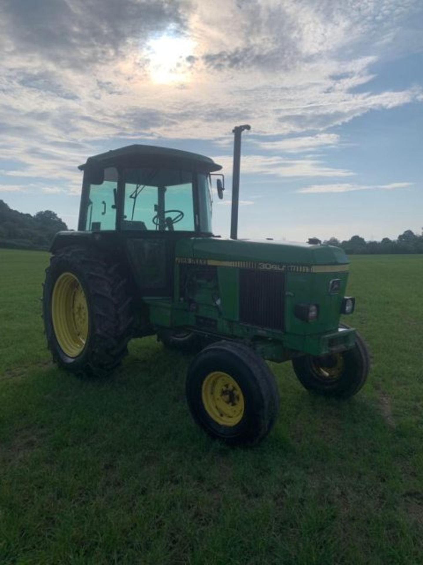 JOHN DEERE 3040 TRACTOR - Image 5 of 9