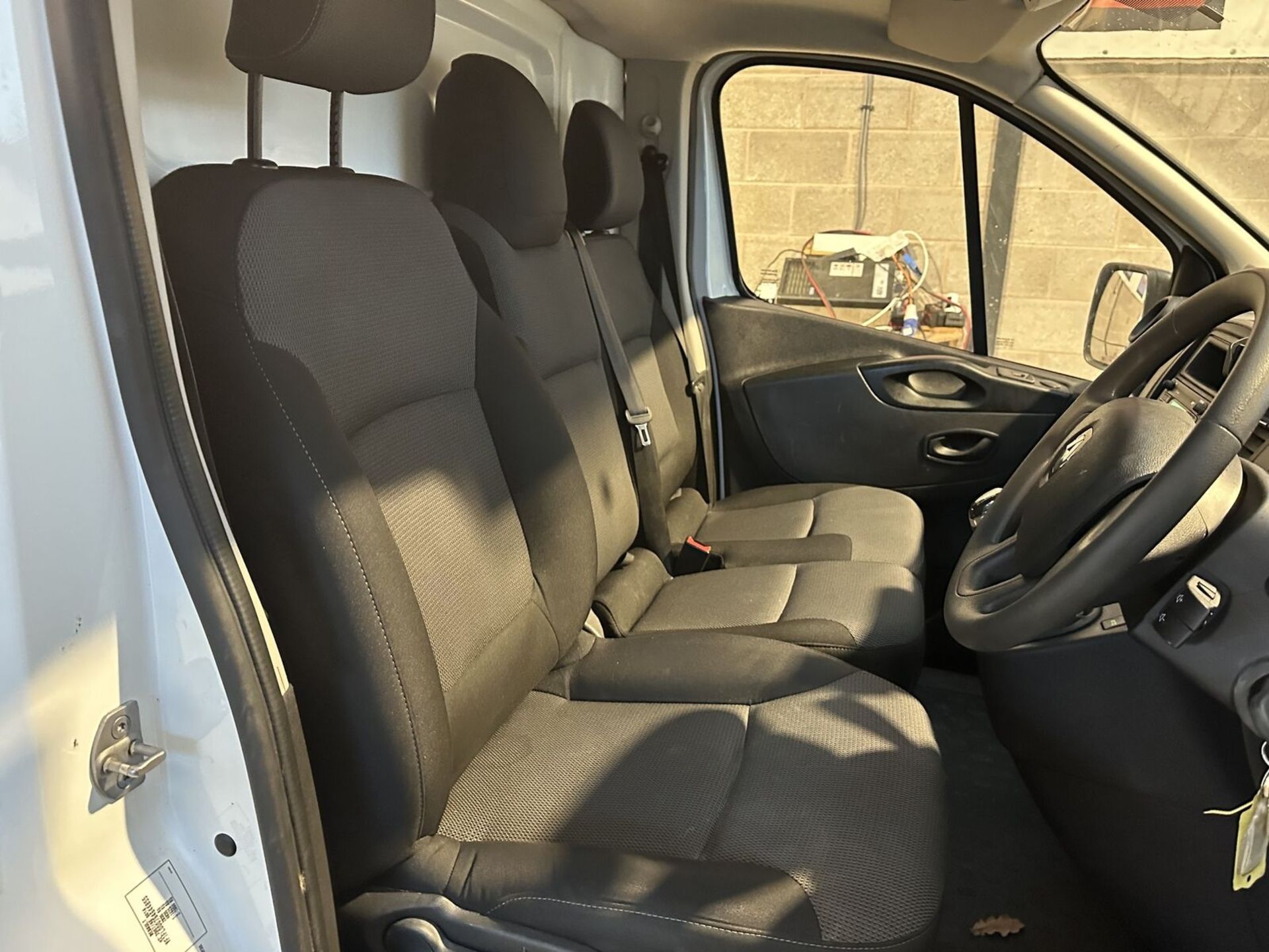 **(ONLY 52K MILEAGE)** PRIME CONDITION PICK: RENAULT TRAFIC SL28, CLEAN AND TIDY - Image 10 of 15