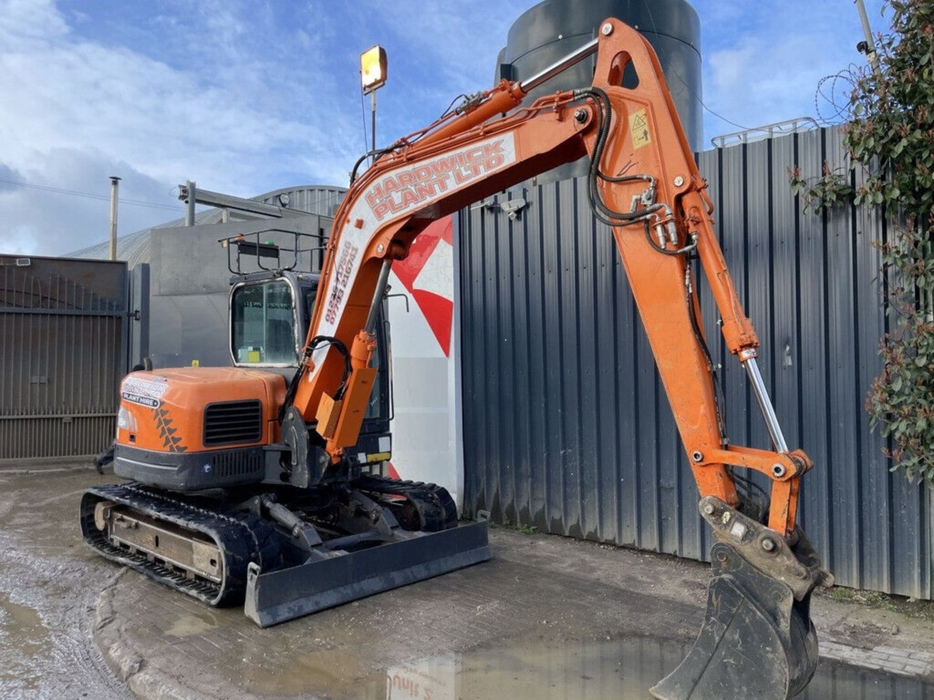 DIG DEEPER: 2013 LOADER WITH 4175MM MAX DIG DEPTH