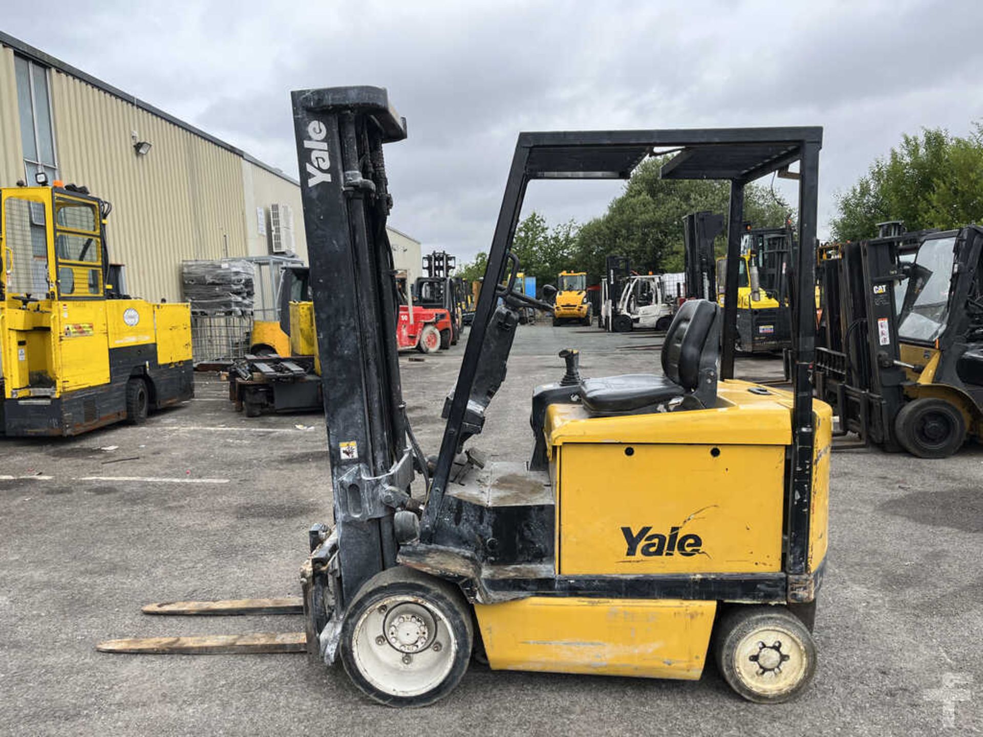 2001 ELECTRIC - 4 WHEELS YALE ERC AGF 25