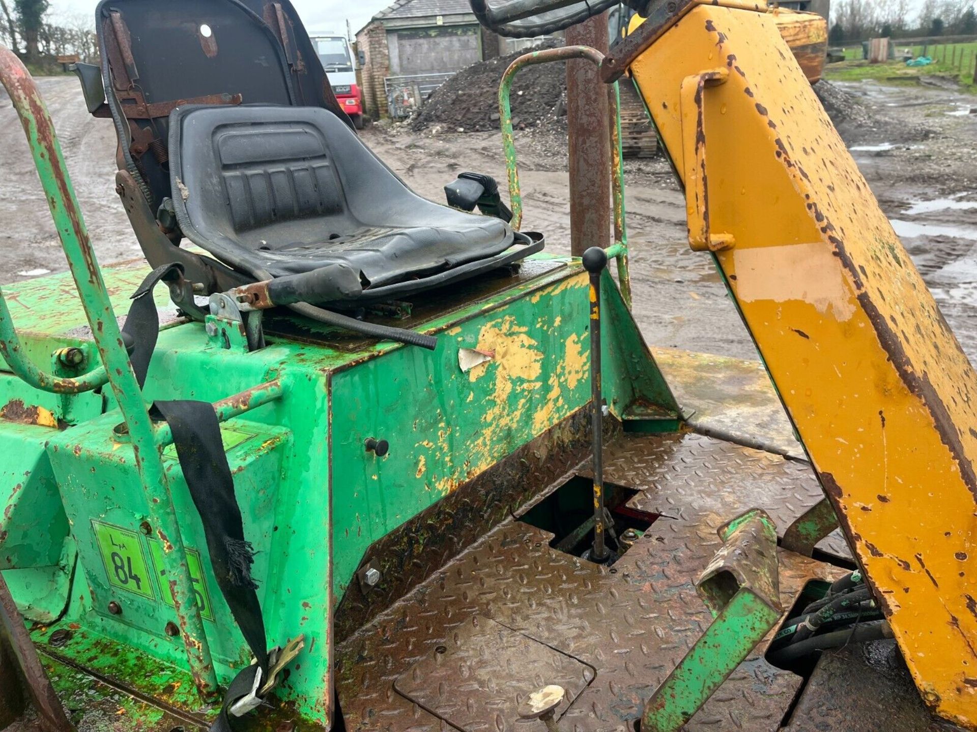 POWERFUL BENFORD 3-TON DUMPER: LISTER ENGINE, FLAWLESS BRAKES - Image 6 of 9