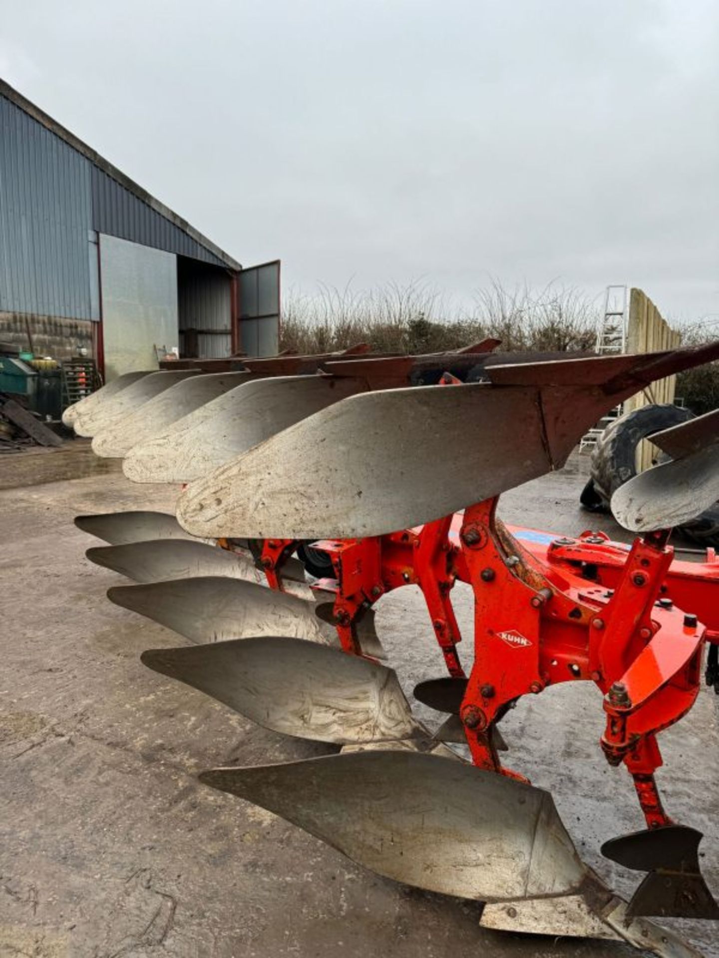 KUHN MM121, 5 FURROW PLOUGH - Image 5 of 9