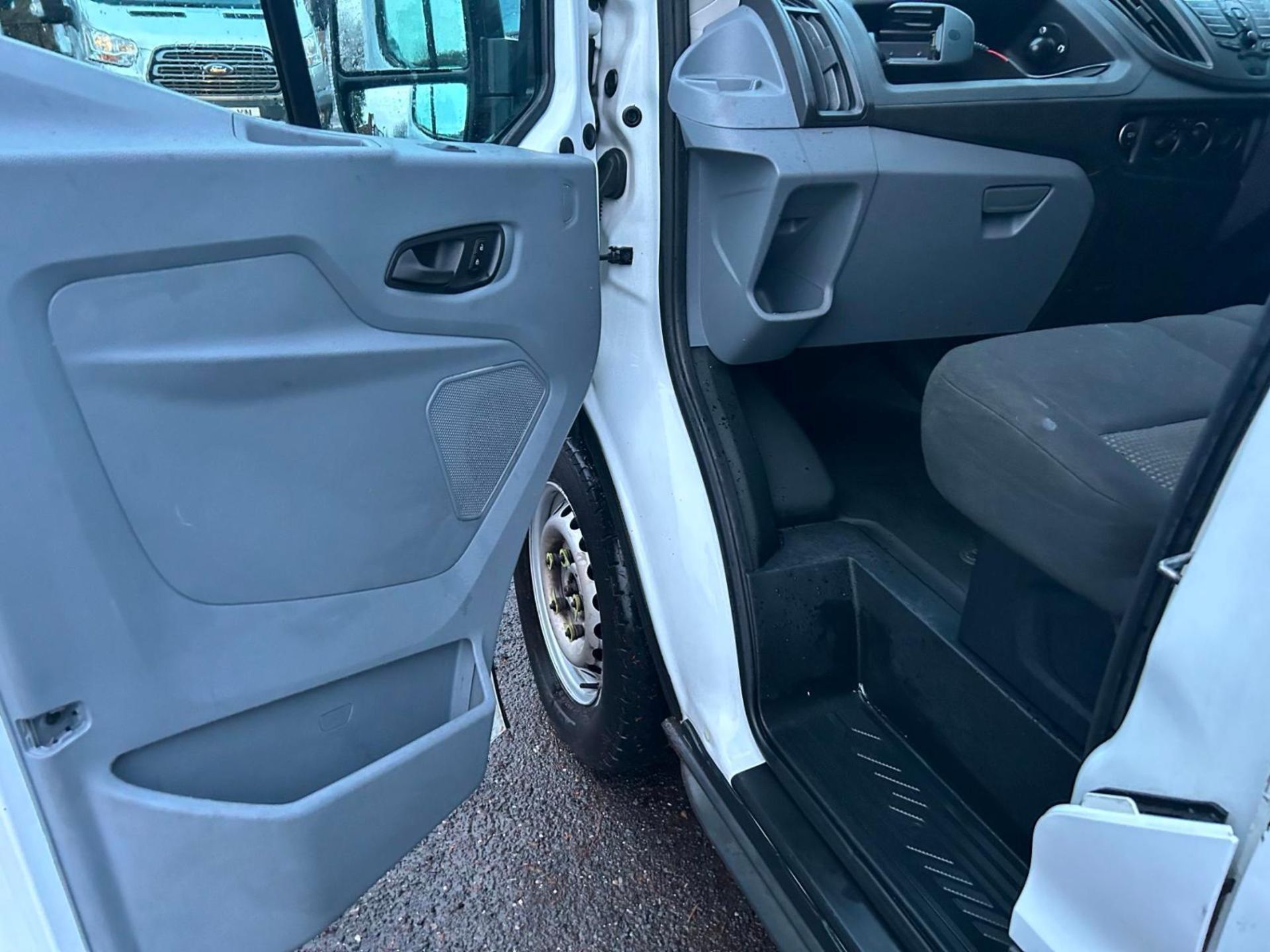 2018 FORD TRANSIT: WELL-EQUIPPED LONG WHEELBASE VAN - Image 6 of 12