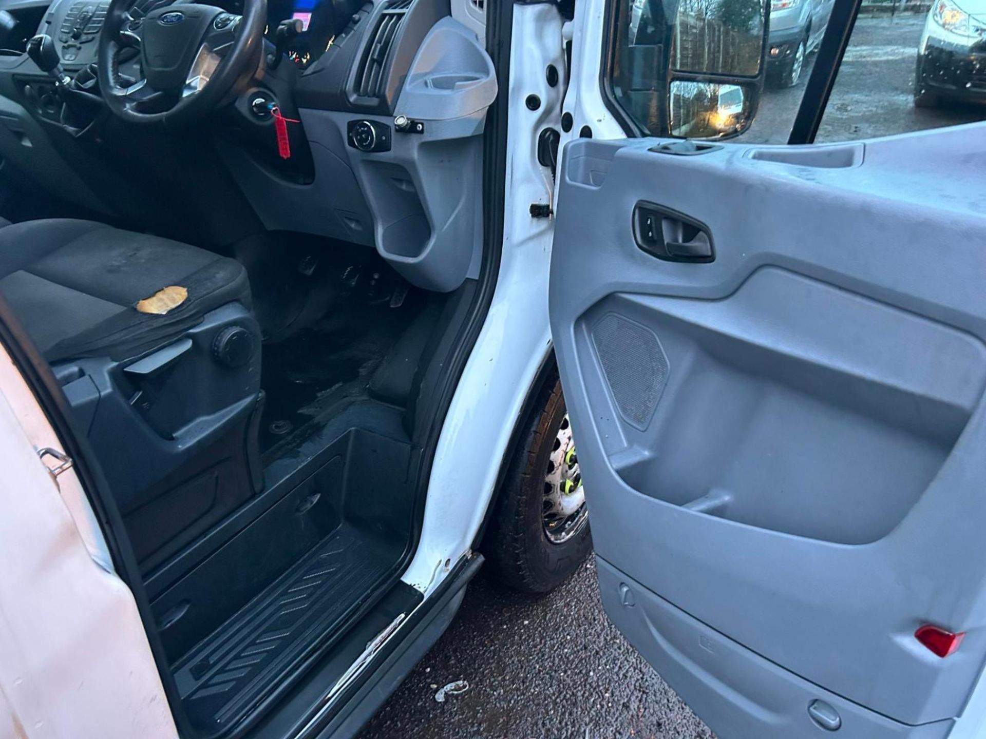 2018 FORD TRANSIT: WELL-EQUIPPED LONG WHEELBASE VAN - Image 5 of 12