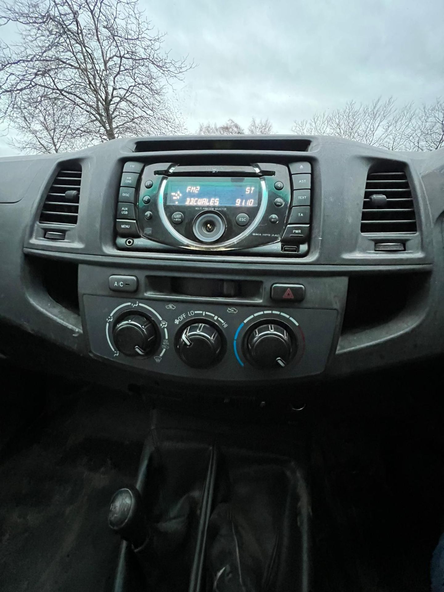 TOYOTA HILUX 109K MILES FULL HISTORY 2 KEYS 1 OWNER - Image 10 of 14