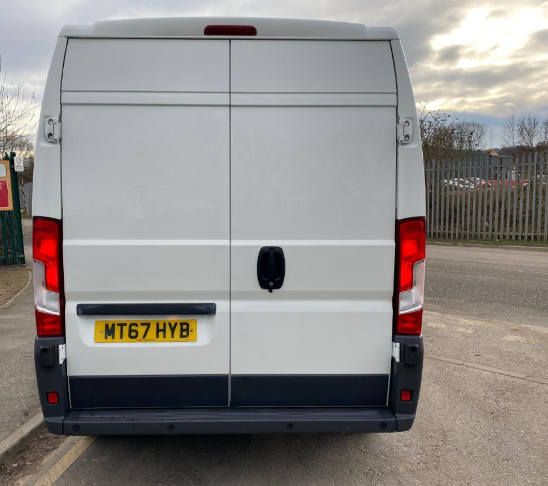 >>--NO VAT ON HAMMER--<< 2017 PEUGEOT BOXER 335 PROFESSIONAL - ULEZ COMPLIANT - Image 4 of 16