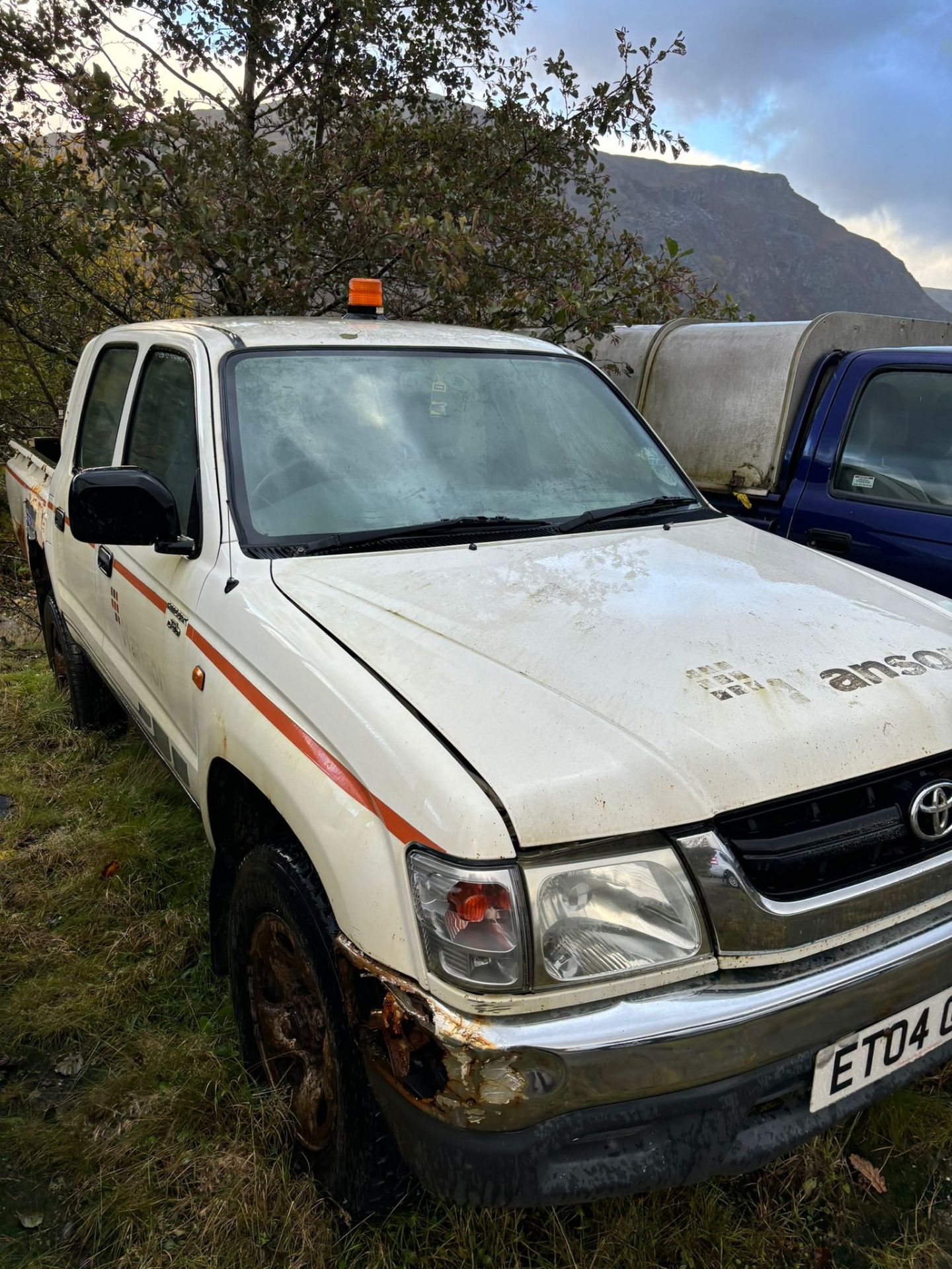 TOYOT HILUX DOUBLE CAB PICKUP TRUCK 2004 4X4 - Image 2 of 4