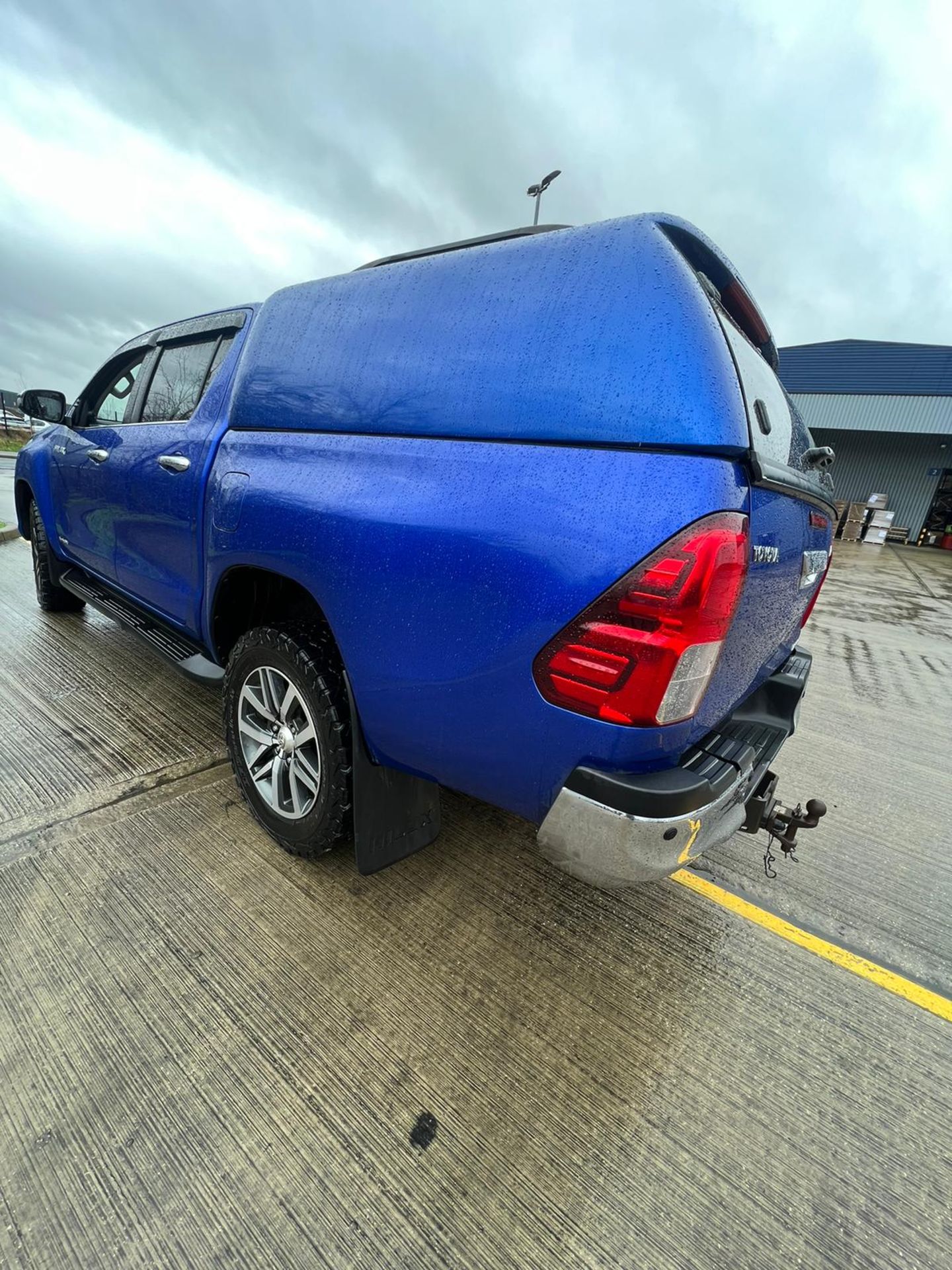 TOYOTA HILUX D4D 2018 4X4 - Image 2 of 11