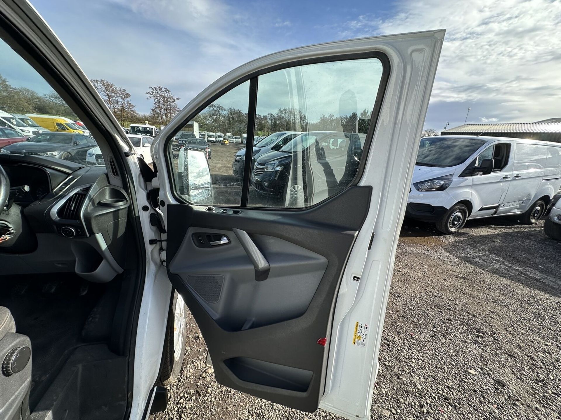 OPPORTUNITY KNOCKS: '16 FORD TRANSIT CUSTOM PANEL >>--NO VAT ON HAMMER--<< - Image 13 of 19