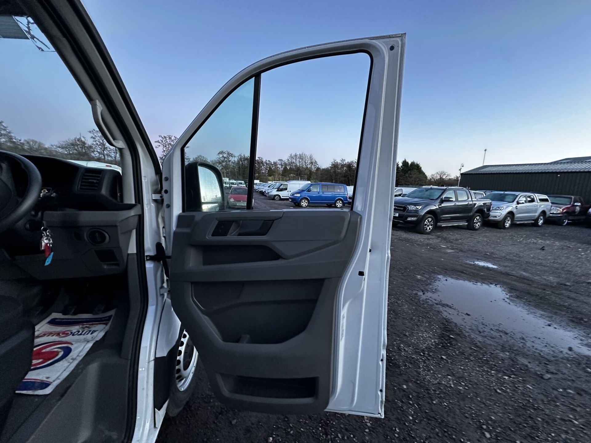 CLEAR AND CAPABLE: VOLKSWAGEN CRAFTER CR35 STARTLINE 2.0 TDI PANEL VAN - Image 7 of 14