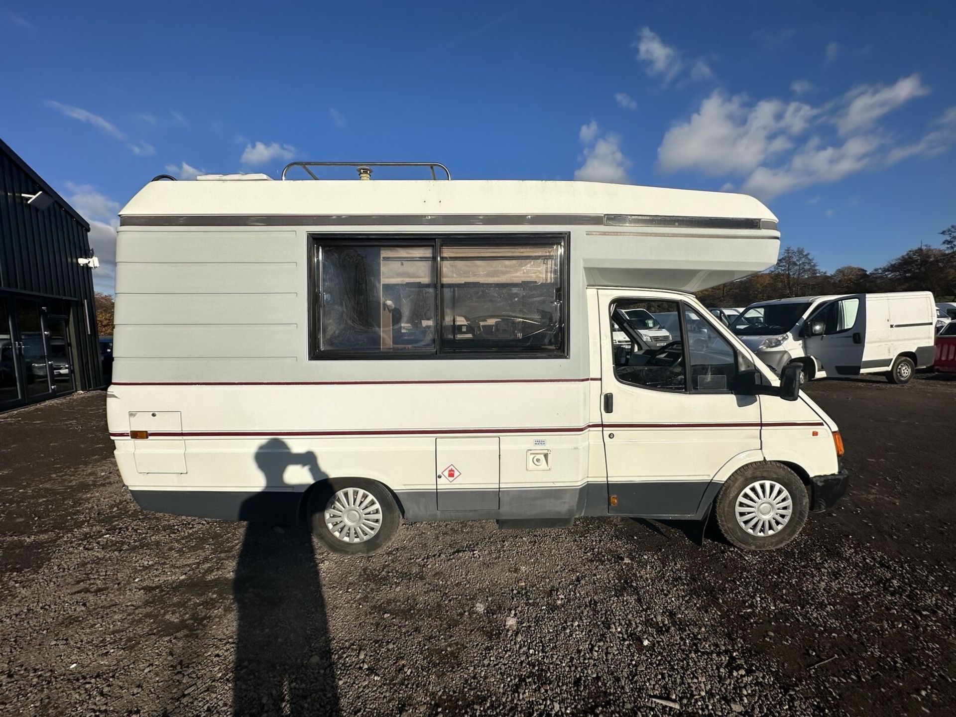 **(ONLY 72K MILEAGE)** CLASSIC 1990 FORD TRANSIT CAMPER: AUTO, FRESH MOT - Image 18 of 19