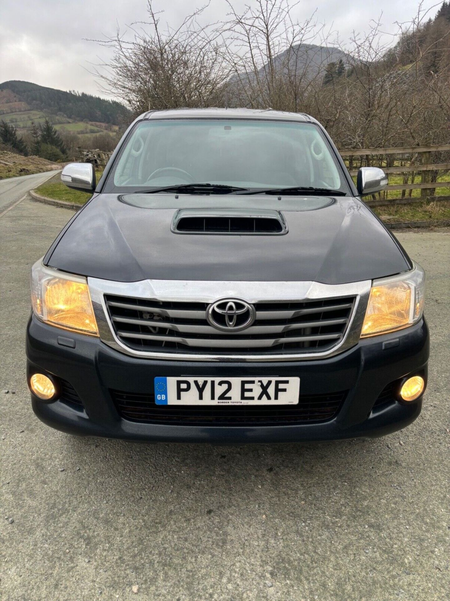 TOYOTA HILUX DOUBLE CAB PICKUP - Image 3 of 14