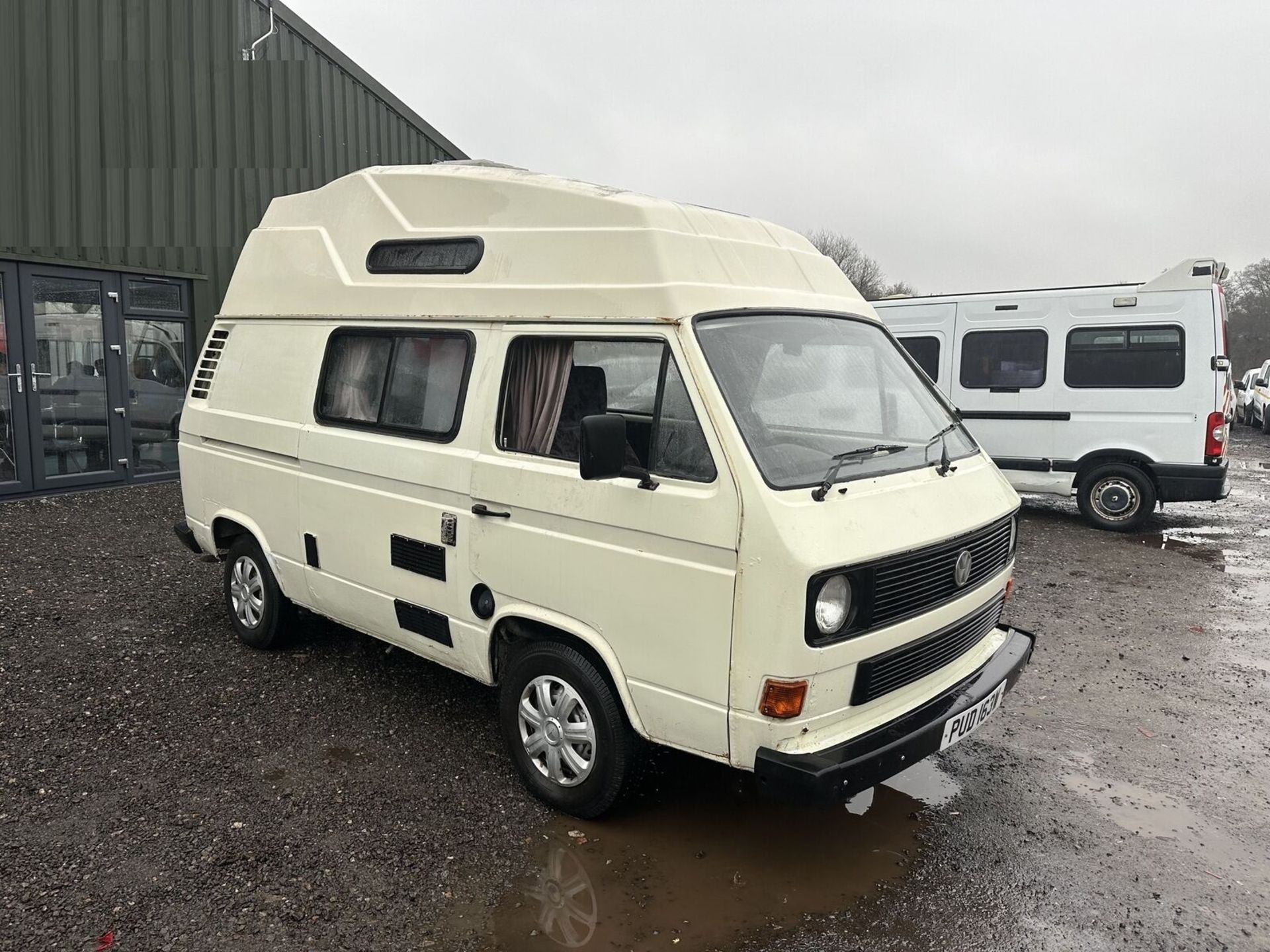 TIMELESS TRAVELER: '81 VW TRANSPORTER T2 CAMPER - MOT EXEMPT, PERFECT DRIVE >>--NO VAT ON HAMMER--<< - Image 2 of 16