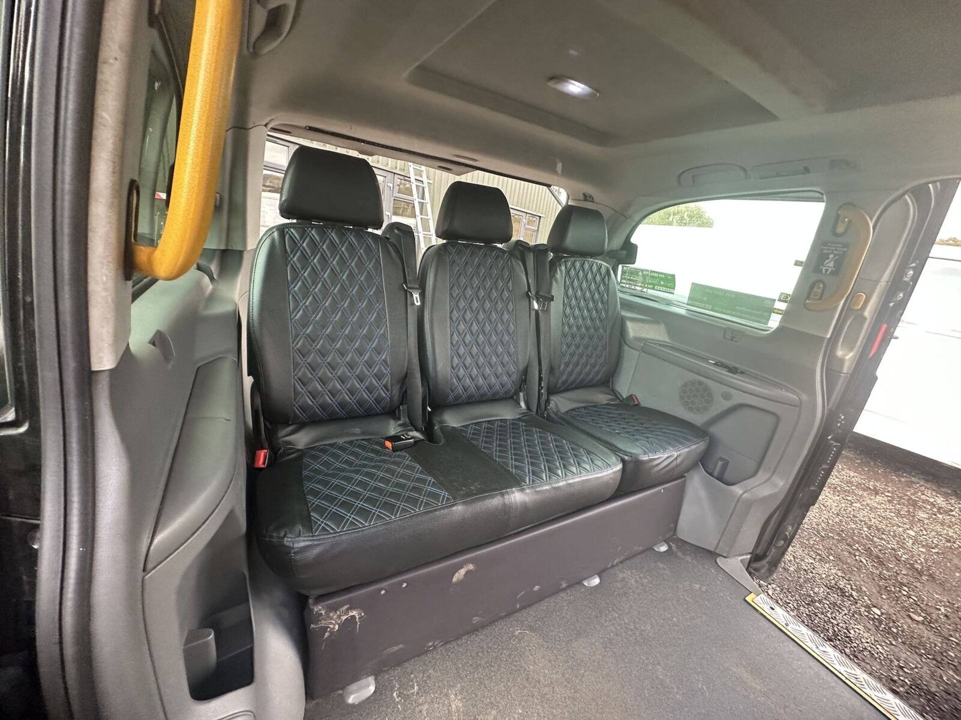 ELEGANT BLACK MERCEDES VITO TRAVELINER: PERFECT FOR FAMILY TRIPS >>--NO VAT ON HAMMER--<< - Image 8 of 17