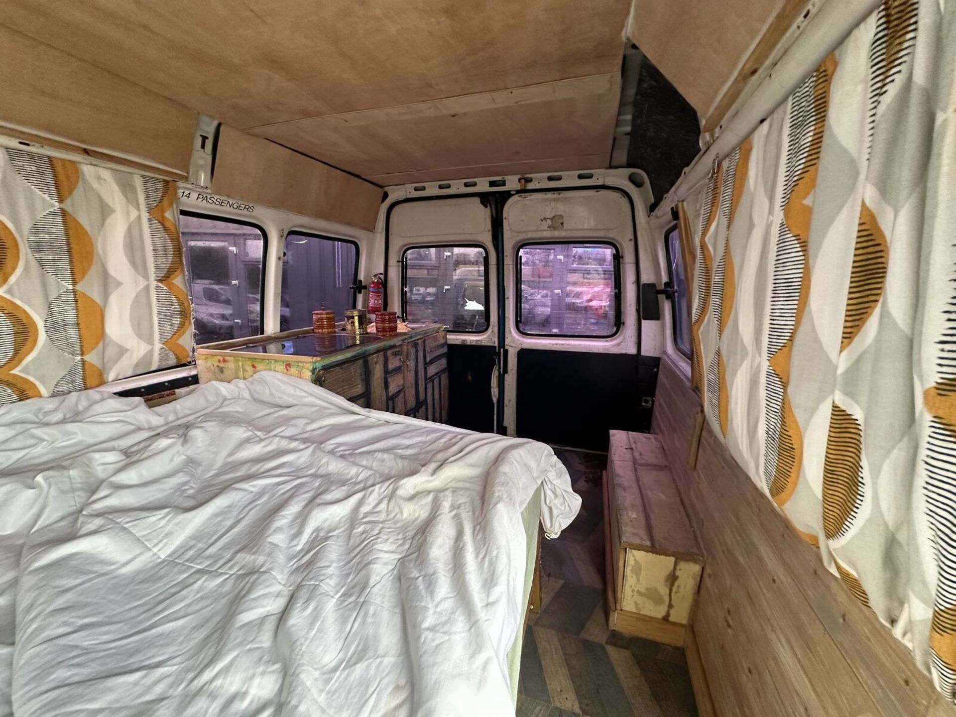 >>--NO VAT ON HAMMER--<< CLASSIC NOMAD: FORD TRANSIT 2.5 DIESEL CAMPER DAY VAN MOTORHOME - Image 18 of 20