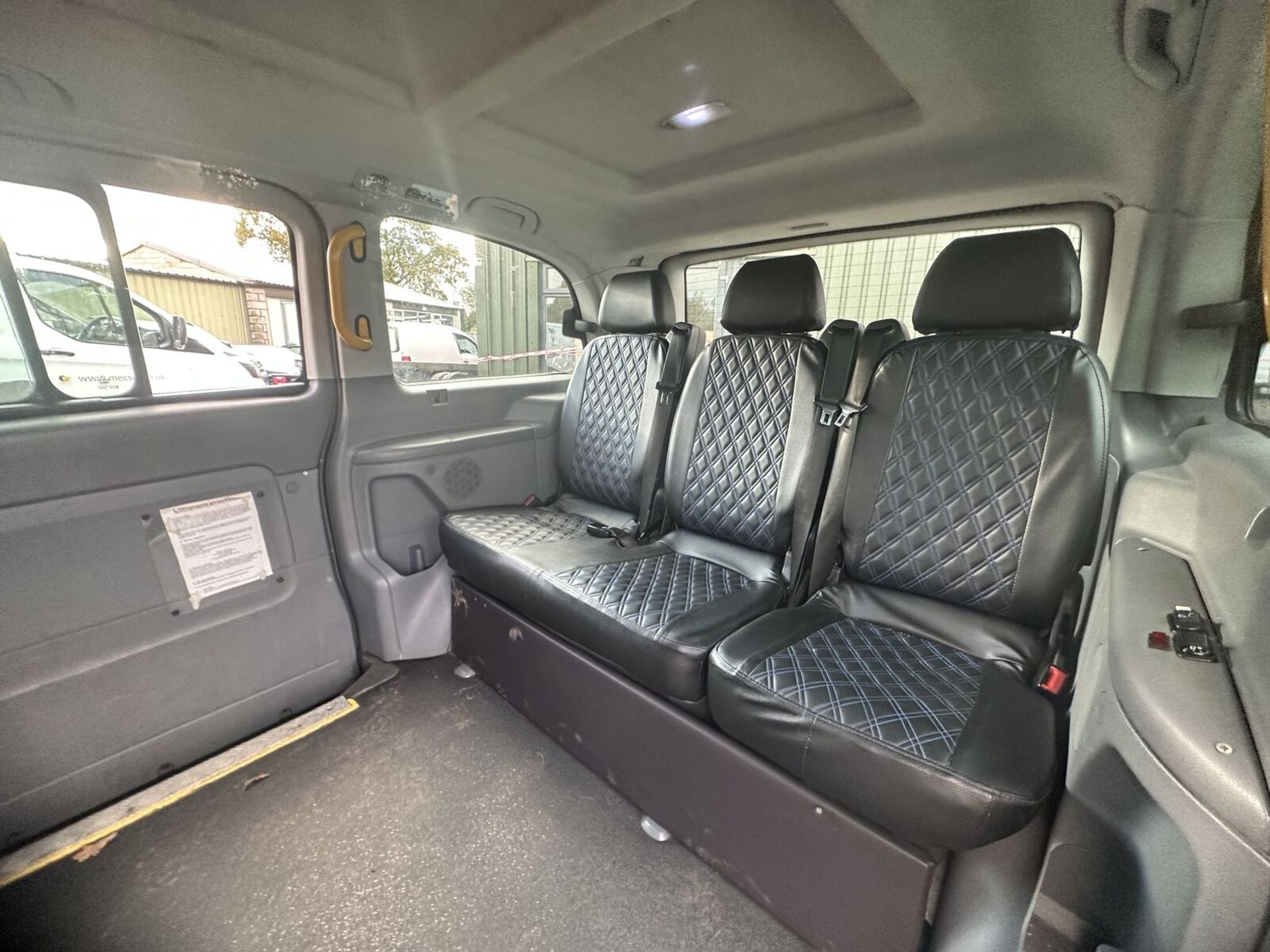 RIDE IN STYLE: 59 PLATE MERCEDES VITO TRAVELINER 8-SEATER >>--NO VAT ON HAMMER--<< - Image 3 of 13