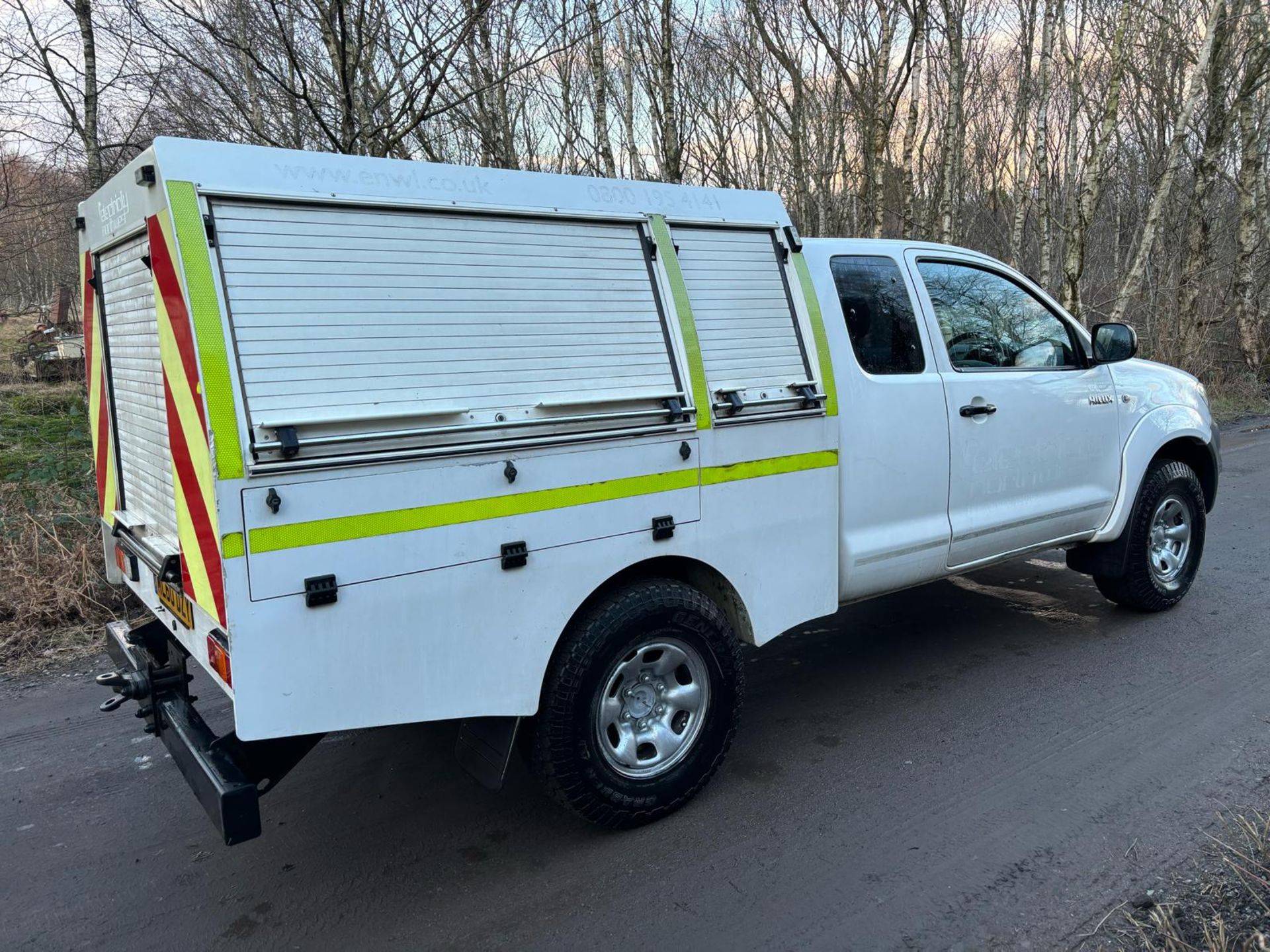 TOYOTA HILUX KING CAB PICKUP TRUCK - Image 12 of 18