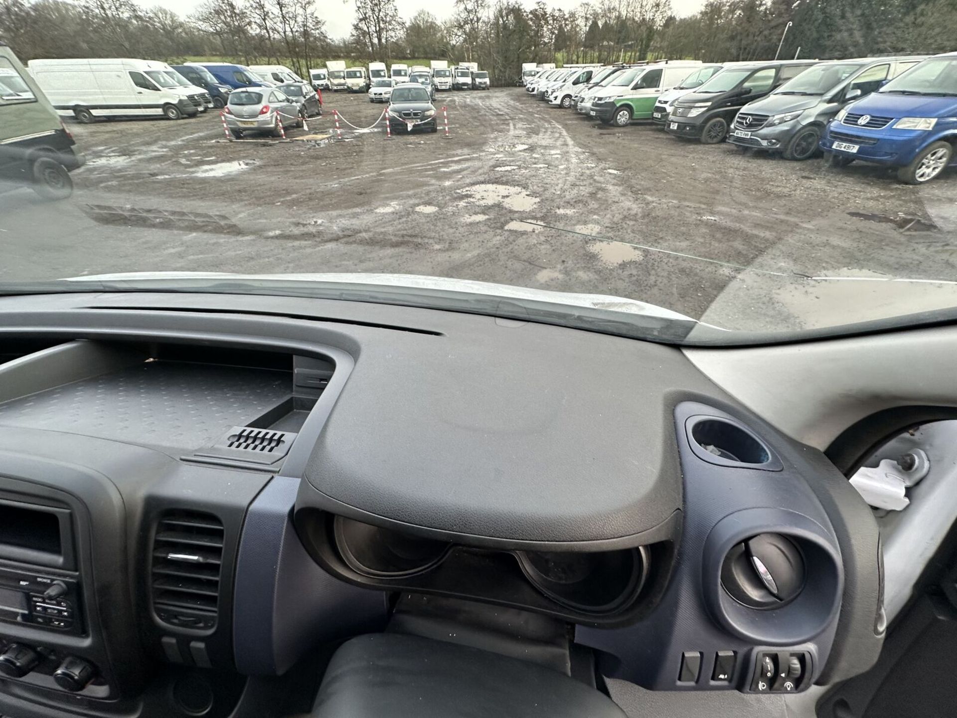 DIY VAN REPAIR: 2016 VAUXHALL VIVARO L1 DIESEL H1 >>--NO VAT ON HAMMER--<< - Image 7 of 16