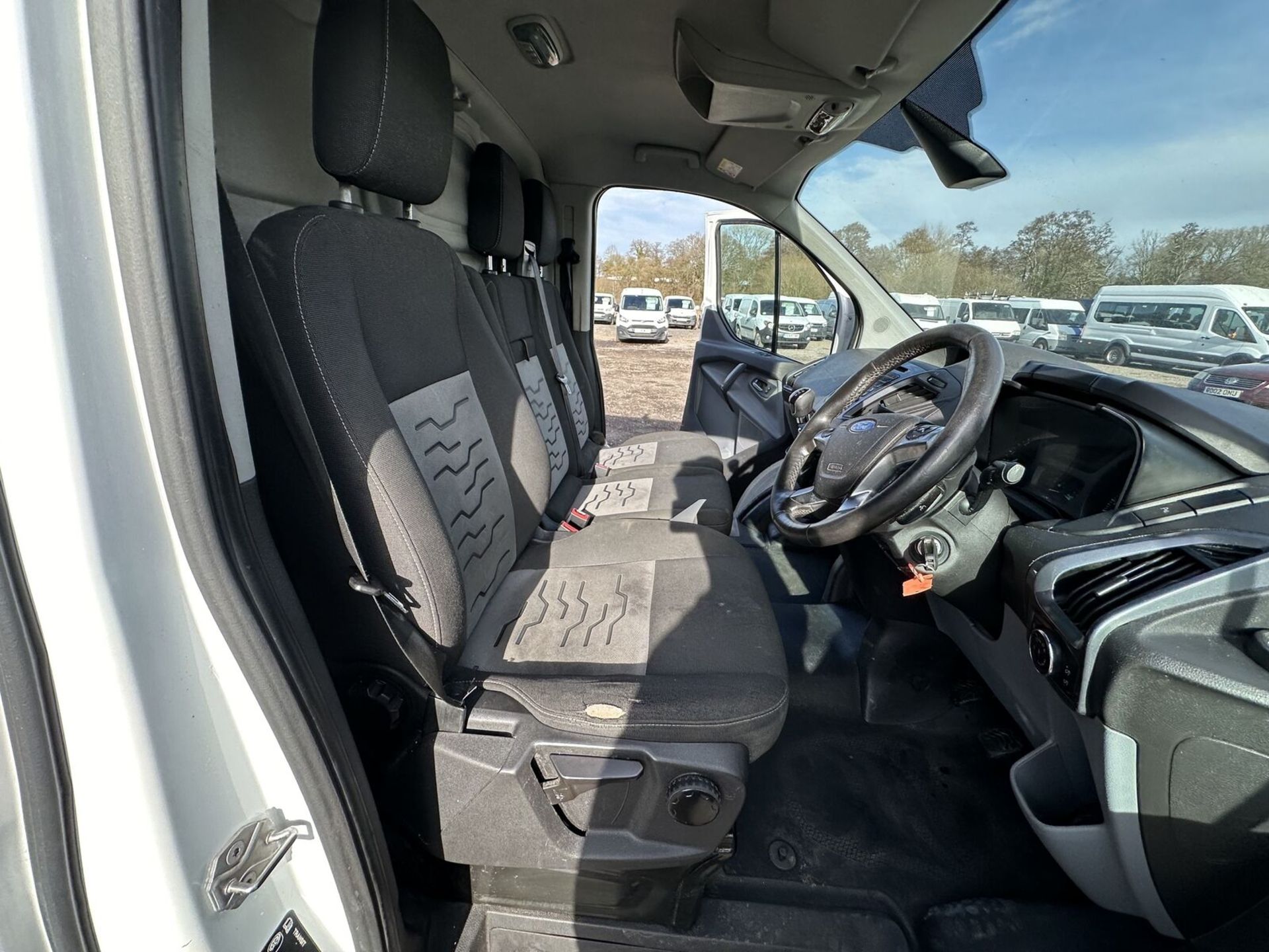 OPPORTUNITY KNOCKS: '16 FORD TRANSIT CUSTOM PANEL >>--NO VAT ON HAMMER--<< - Image 5 of 19