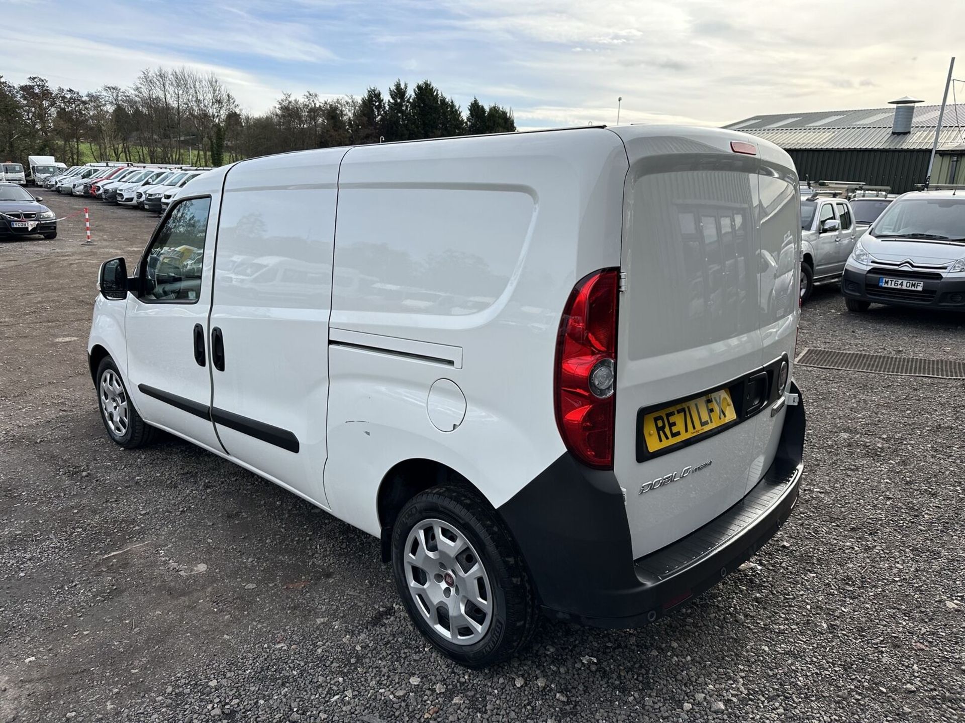 BUDGET WORK VAN: FIAT DOBLO CARGO COMBO MAXI L2 LWB REPAIR >>--NO VAT ON HAMMER--<< - Image 4 of 22