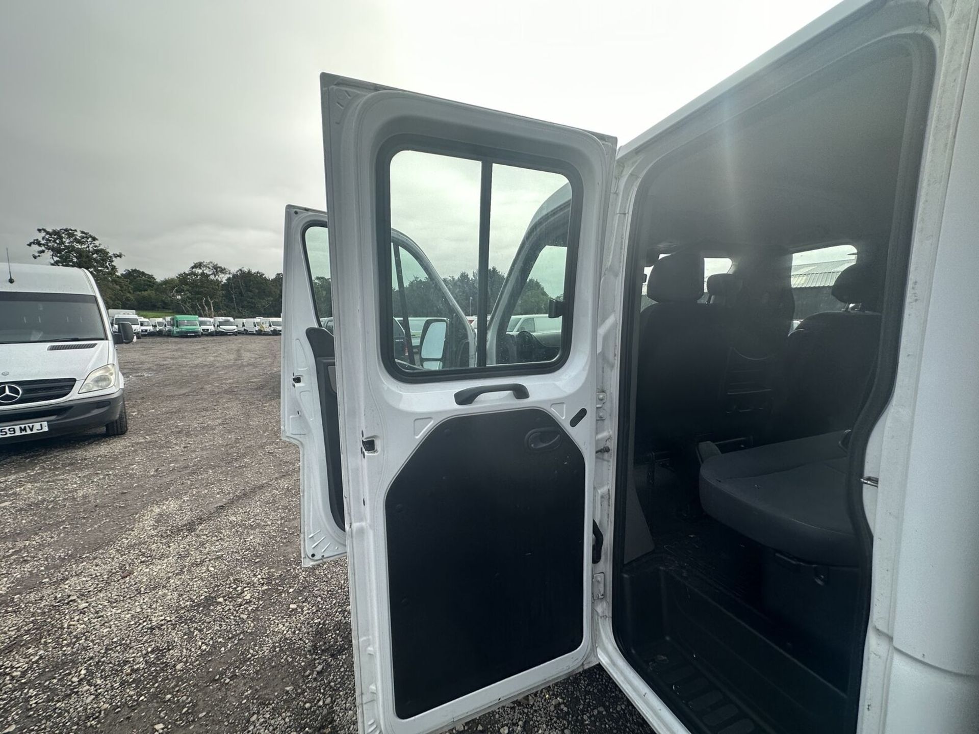 FIND OF THE YEAR: 2013 RENAULT MASTER CREW CAB, RARE >>--NO VAT ON HAMMER--<< - Image 7 of 18