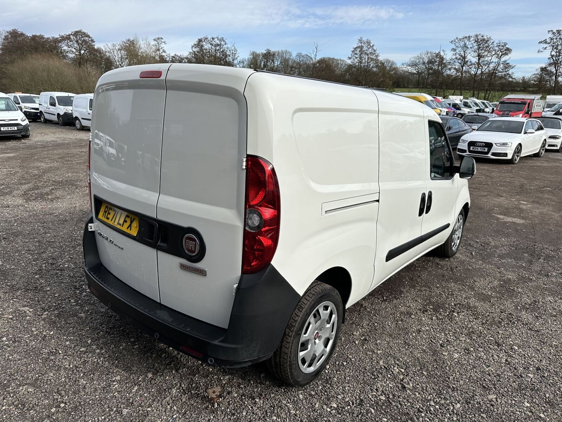 BUDGET WORK VAN: FIAT DOBLO CARGO COMBO MAXI L2 LWB REPAIR >>--NO VAT ON HAMMER--<< - Image 7 of 22