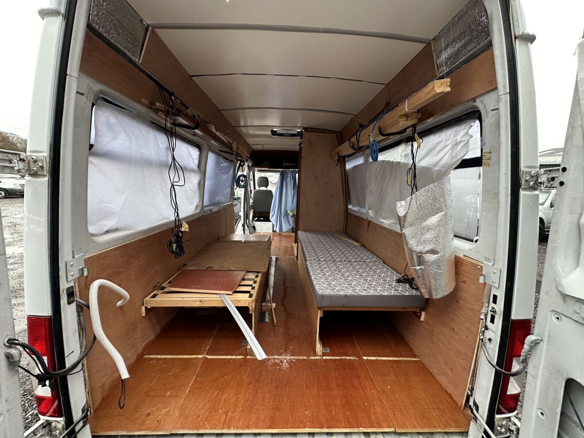 EXPLORE IN STYLE: 52 PLATE MERCEDES SPRINTER AUTOMATIC CAMPER >>--NO VAT ON HAMMER--<< - Image 8 of 17