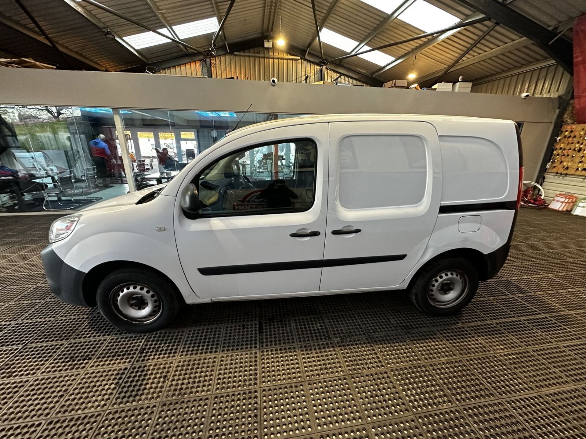 BARGAIN EURO 6 BRILLIANCE: 2018 RENAULT KANGOO - HONEST BUSINESS VAN >>--NO VAT ON HAMMER--<< - Image 7 of 13