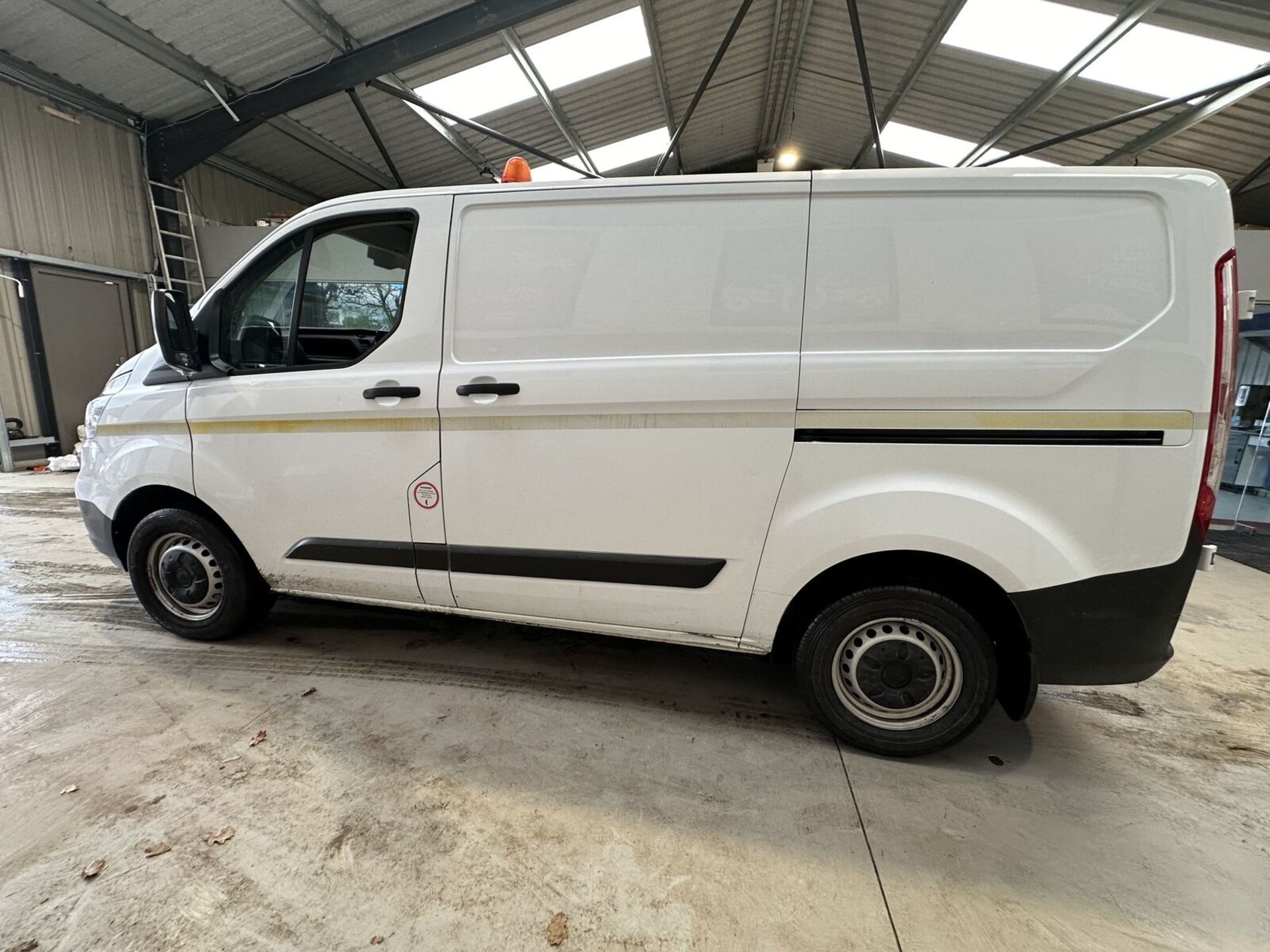 SLEEK AND RELIABLE: '69 PLATE FORD TRANSIT CUSTOM, ULEZ COMPLIANT, 2 KEYS - Image 10 of 13