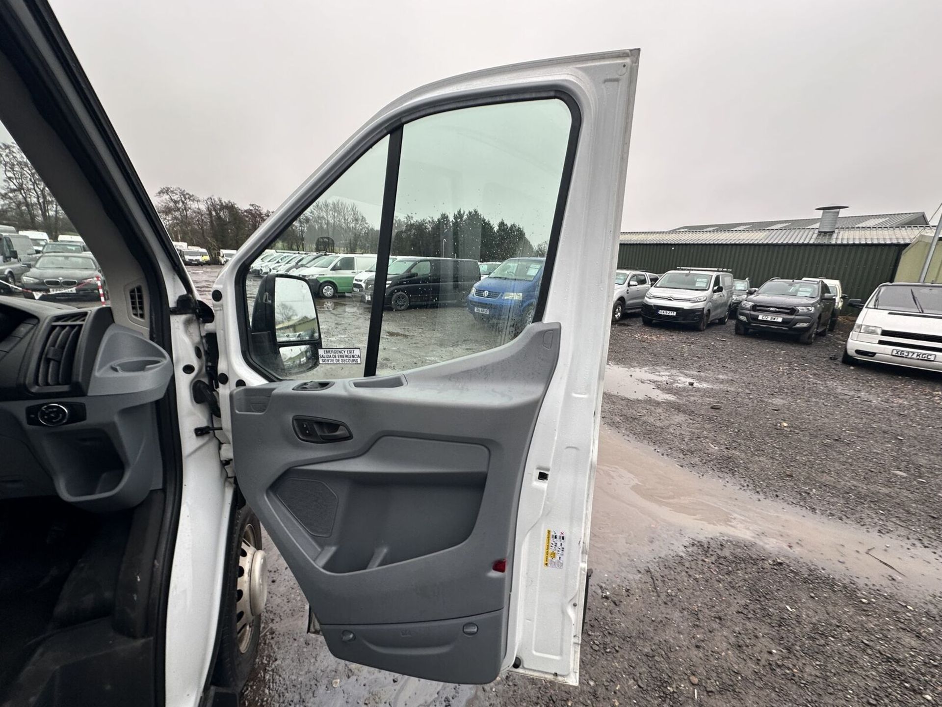 2018 FORD TRANSIT 460 L4 XLWB MINIBUS - LOW MILEAGE, 17 SEATER >>--NO VAT ON HAMMER--<< - Image 17 of 18