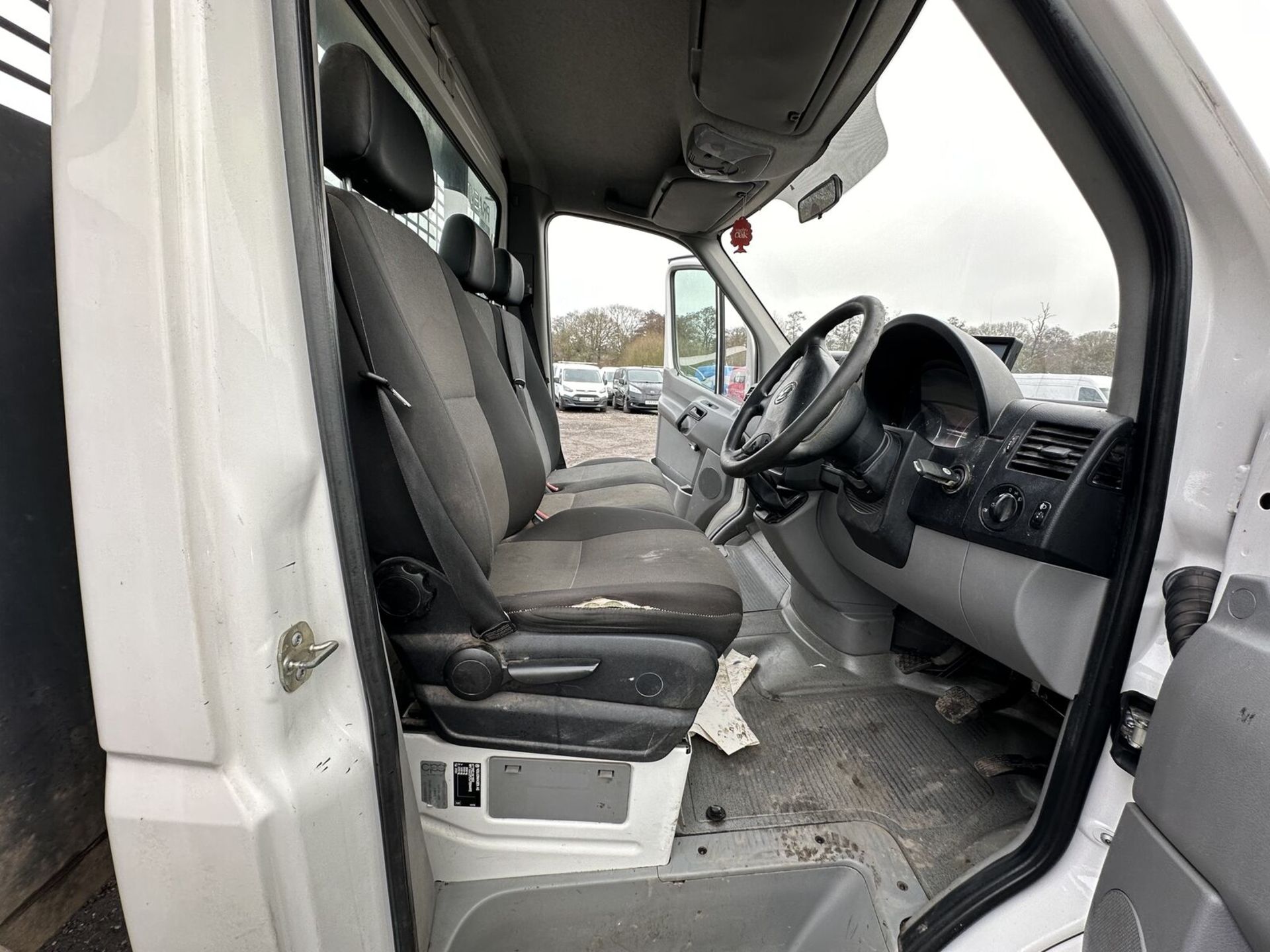 DRIVING CONFIDENCE: 2016 VW CRAFTER SPRINTER LOADED VAN >>--NO VAT ON HAMMER--<< - Image 13 of 19