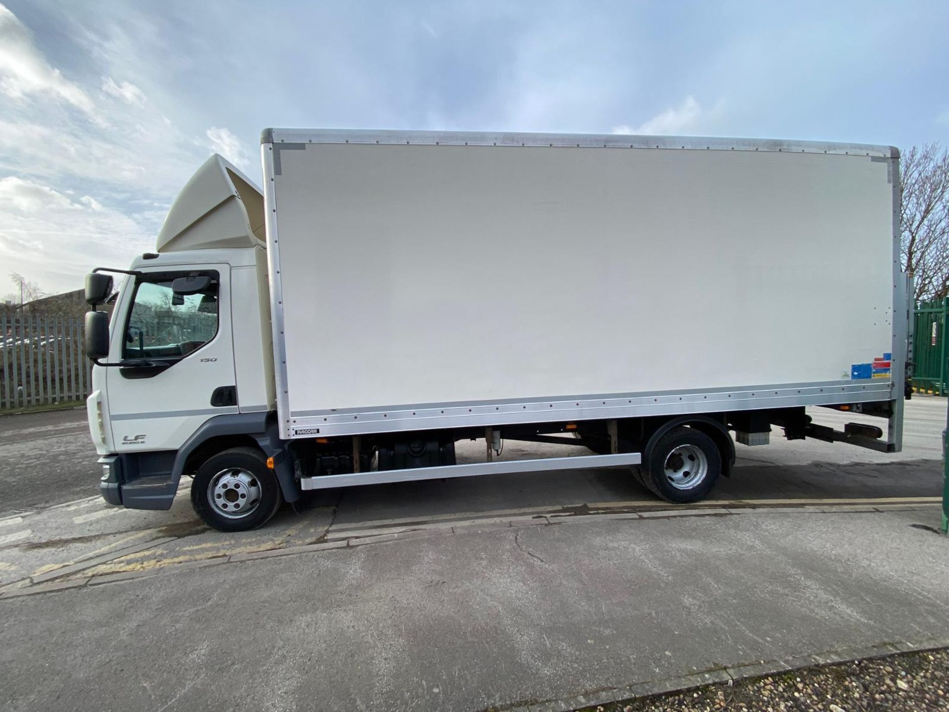 EFFICIENCY IN MOTION: 2016 DAF LF 21FT LUTON, 74,574 MILES, >>--NO VAT ON HAMMER--<< - Image 3 of 14