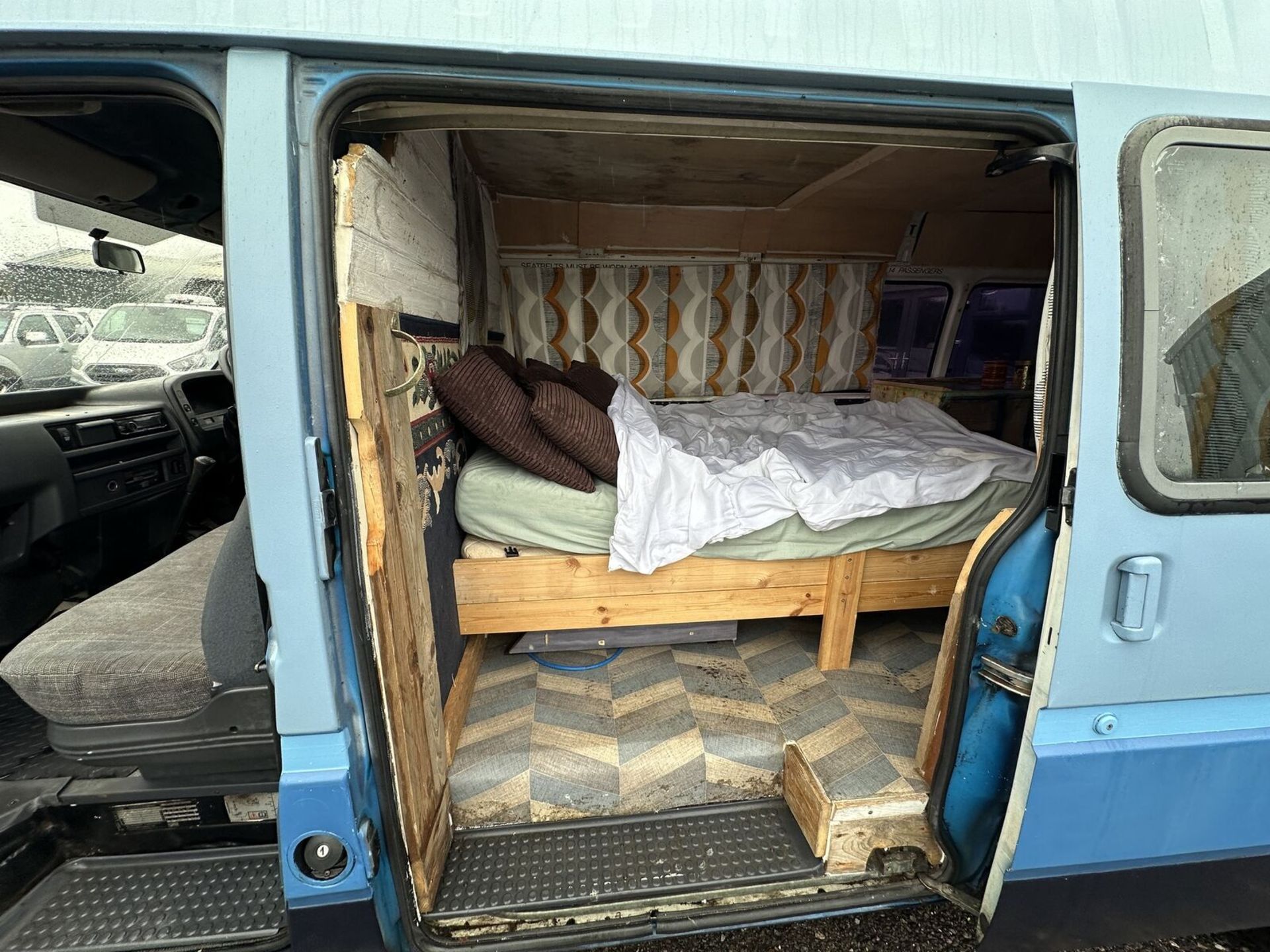 >>--NO VAT ON HAMMER--<< CLASSIC NOMAD: FORD TRANSIT 2.5 DIESEL CAMPER DAY VAN MOTORHOME - Image 10 of 20