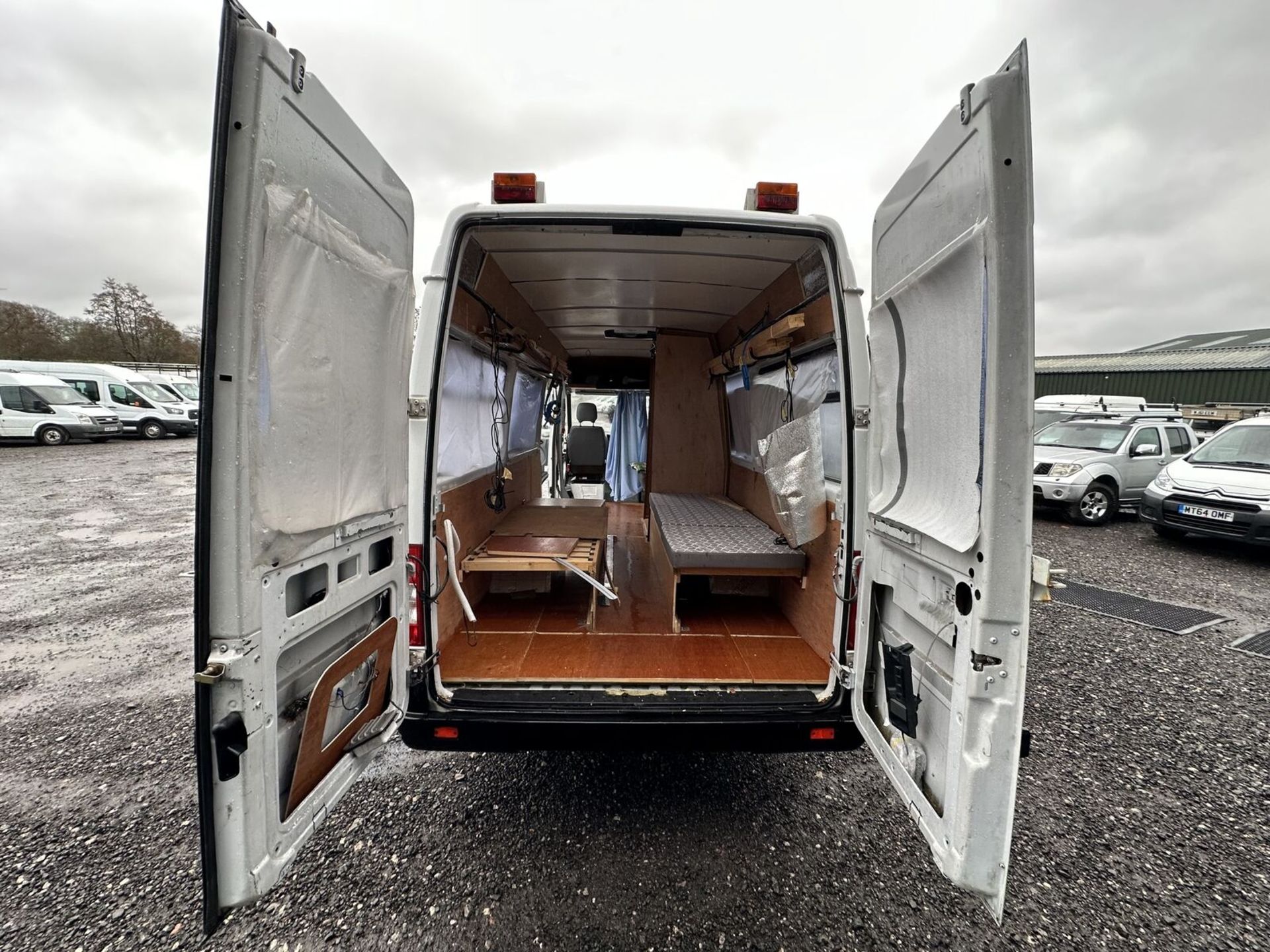 EXPLORE IN STYLE: 52 PLATE MERCEDES SPRINTER AUTOMATIC CAMPER >>--NO VAT ON HAMMER--<< - Image 14 of 17