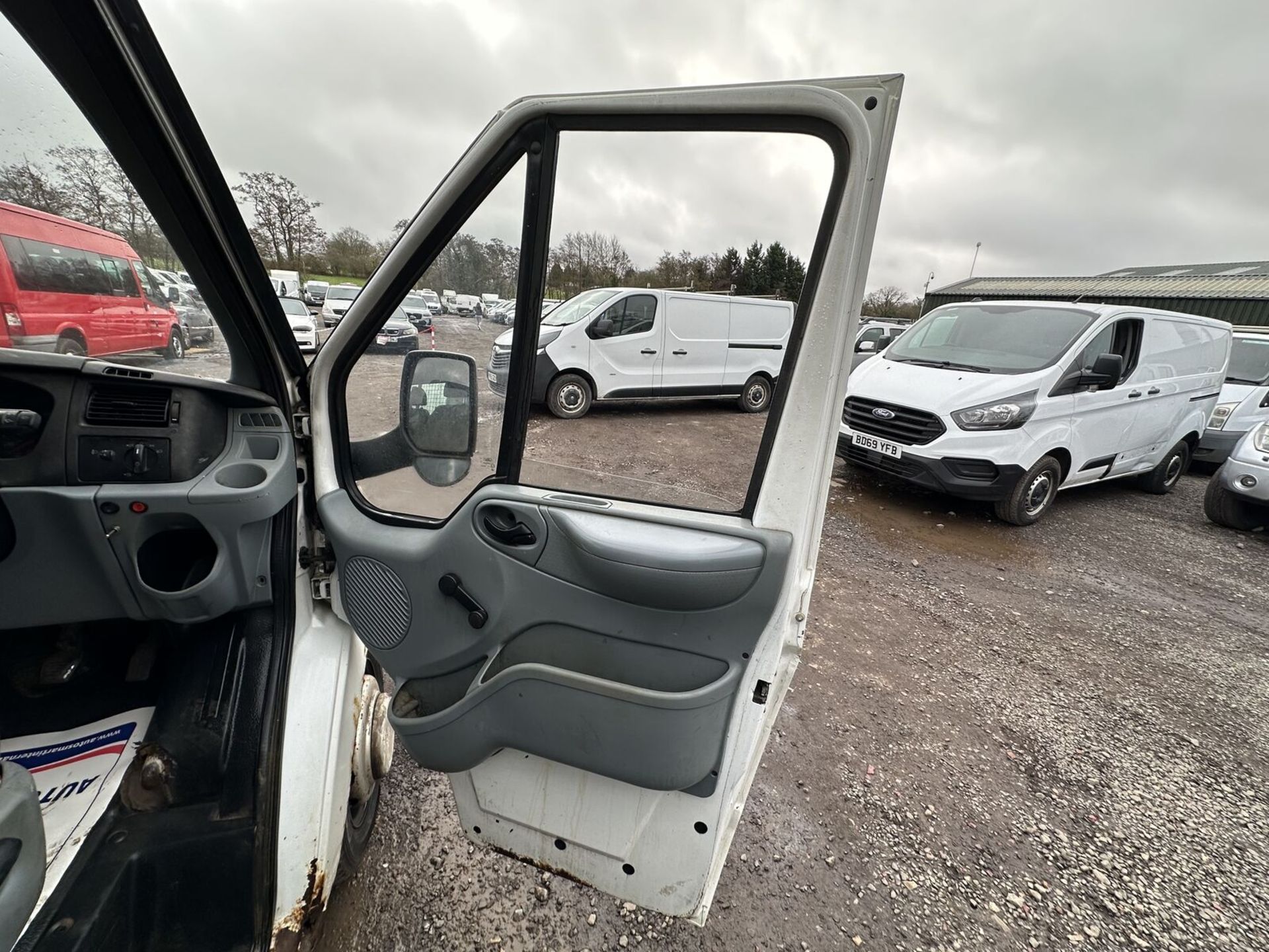 FORD TRANSIT 350 TIPPER: YOUR WORKHORSE COMPANION >>--NO VAT ON HAMMER--<< - Image 17 of 17