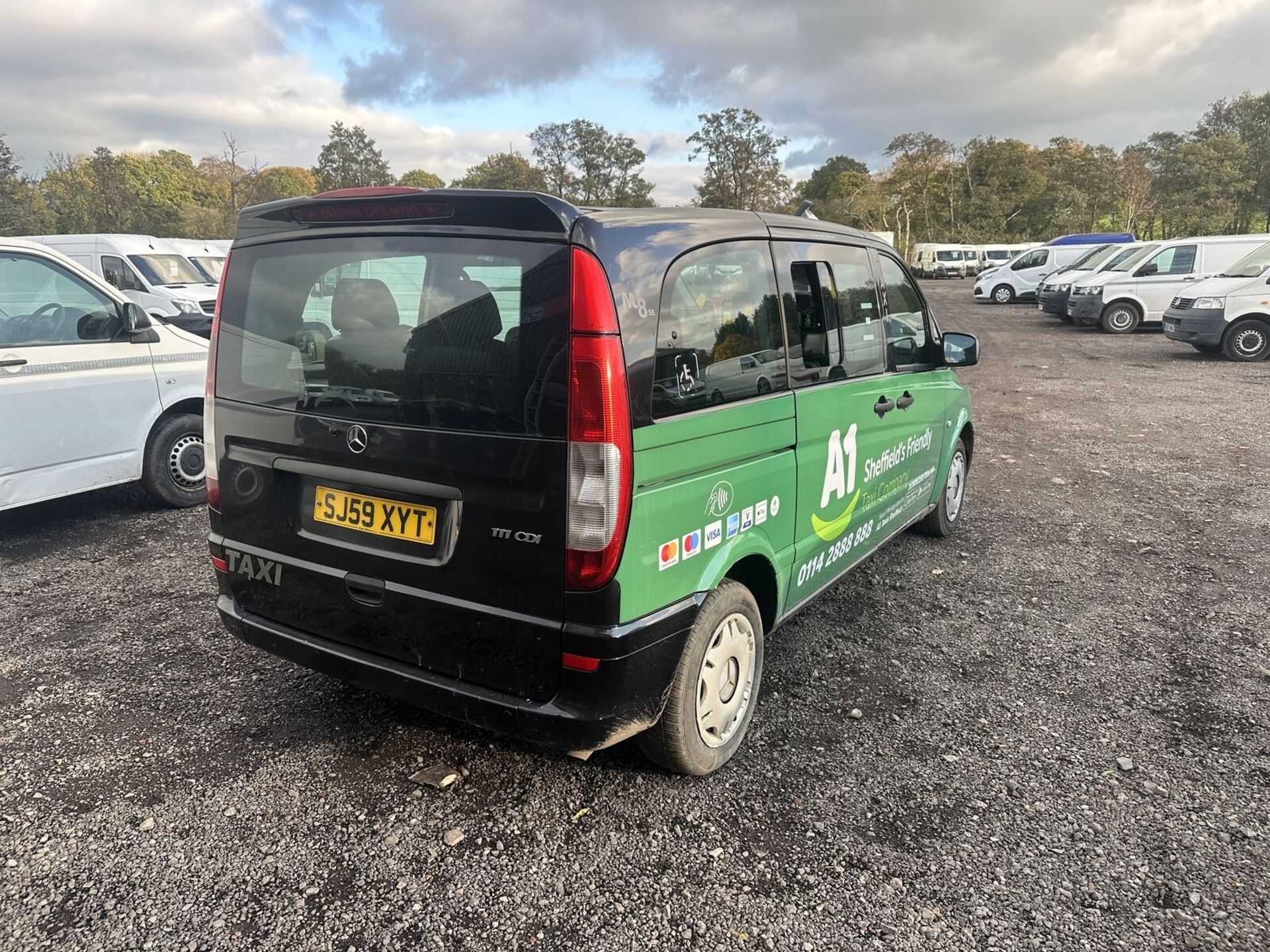 ELEGANT BLACK MERCEDES VITO TRAVELINER: PERFECT FOR FAMILY TRIPS >>--NO VAT ON HAMMER--<< - Image 16 of 17