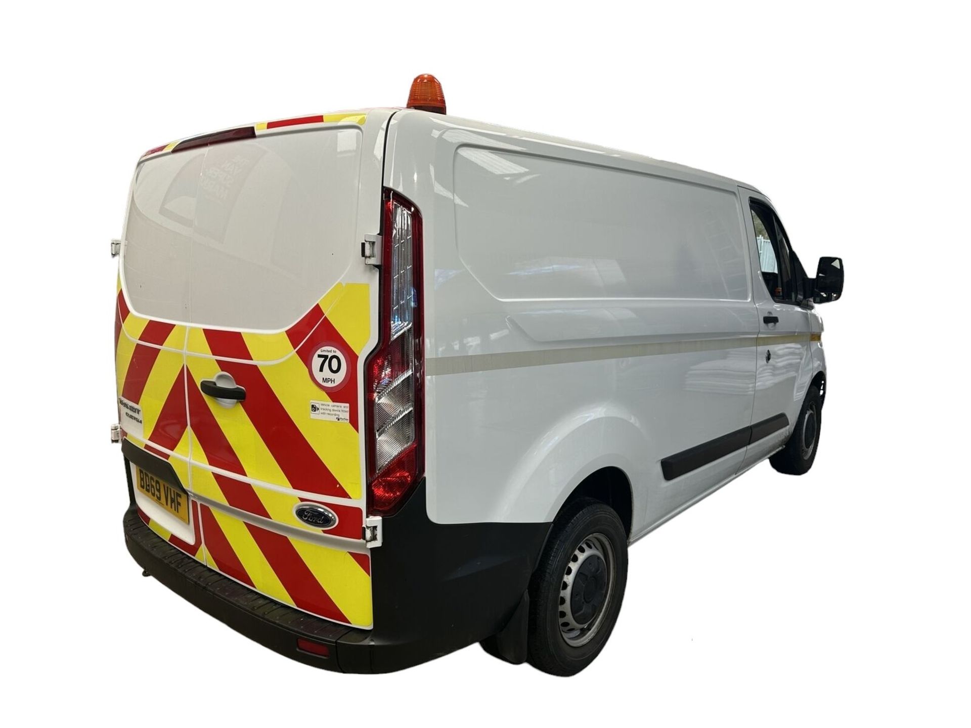 SLEEK AND RELIABLE: '69 PLATE FORD TRANSIT CUSTOM, ULEZ COMPLIANT, 2 KEYS - Image 3 of 13