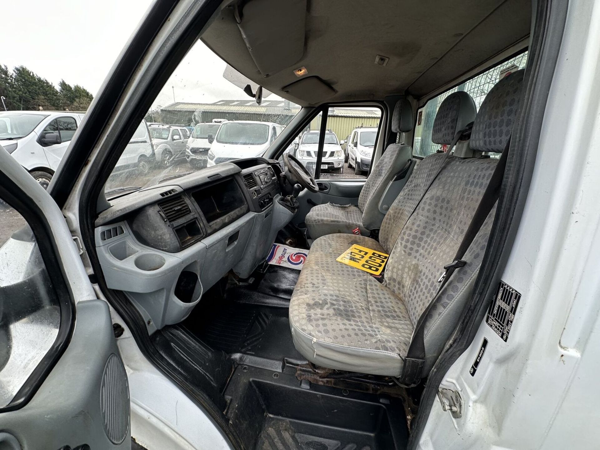 FORD TRANSIT 350 TIPPER: YOUR WORKHORSE COMPANION >>--NO VAT ON HAMMER--<< - Image 5 of 17