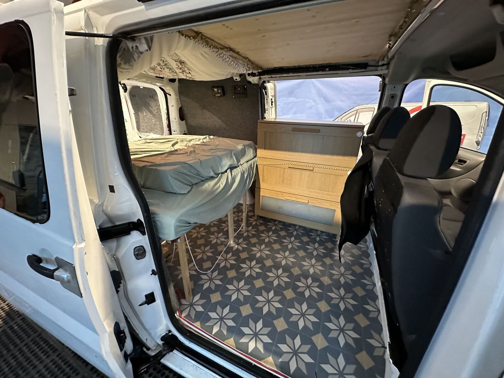 FULLY EQUIPPED 2015 CITROEN DISPATCH MICRO CAMPER >>--NO VAT ON HAMMER--<< - Image 7 of 14