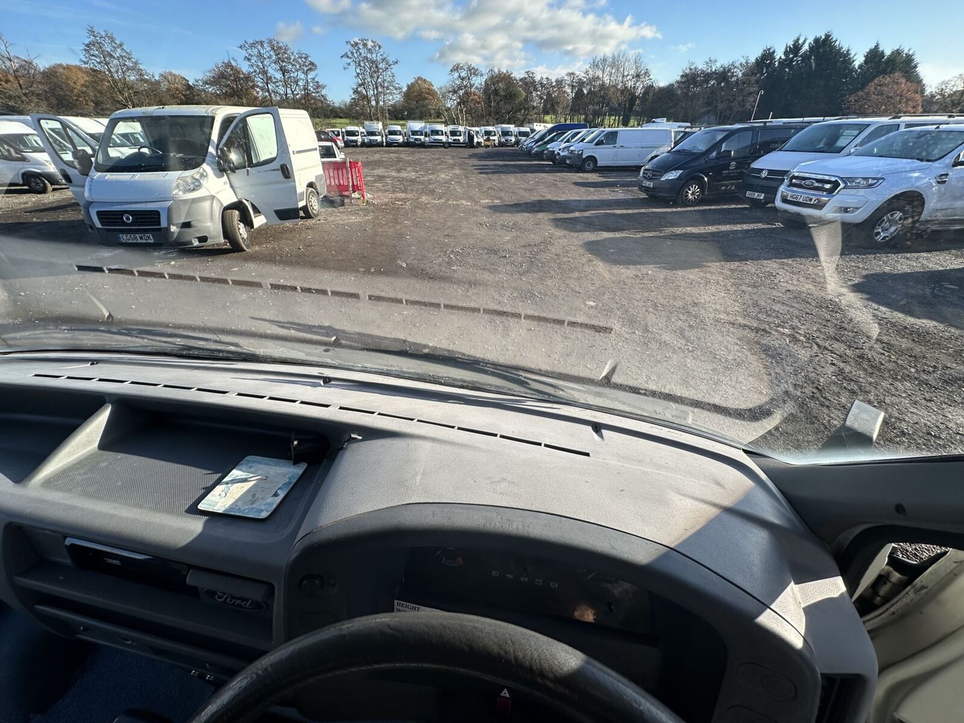 **(ONLY 72K MILEAGE)** CLASSIC 1990 FORD TRANSIT CAMPER: AUTO, FRESH MOT - Image 4 of 19