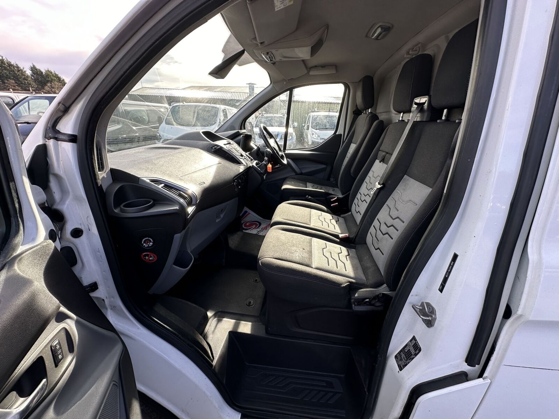 OPPORTUNITY KNOCKS: '16 FORD TRANSIT CUSTOM PANEL >>--NO VAT ON HAMMER--<< - Image 8 of 19