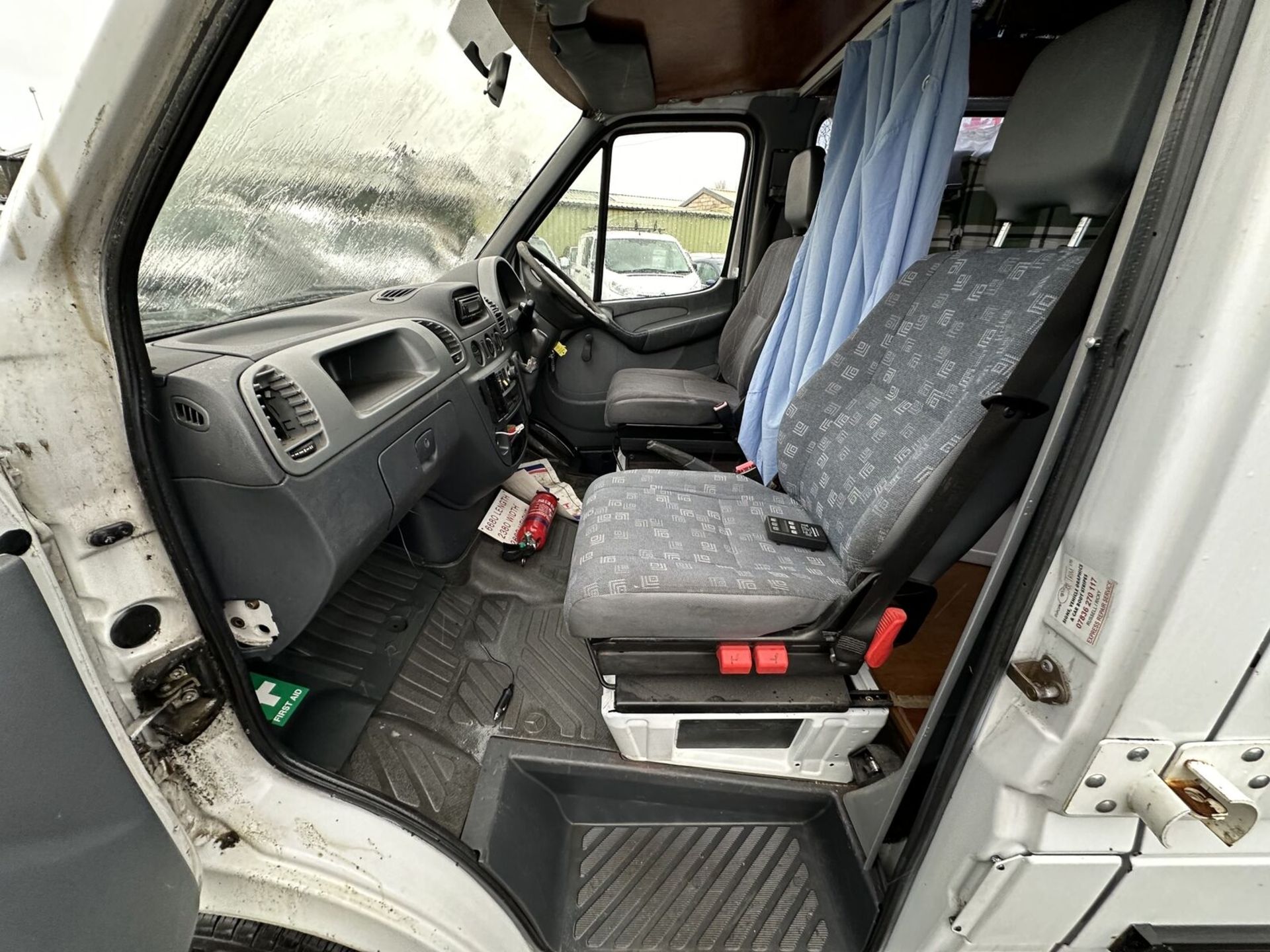 EXPLORE IN STYLE: 52 PLATE MERCEDES SPRINTER AUTOMATIC CAMPER >>--NO VAT ON HAMMER--<< - Image 17 of 17