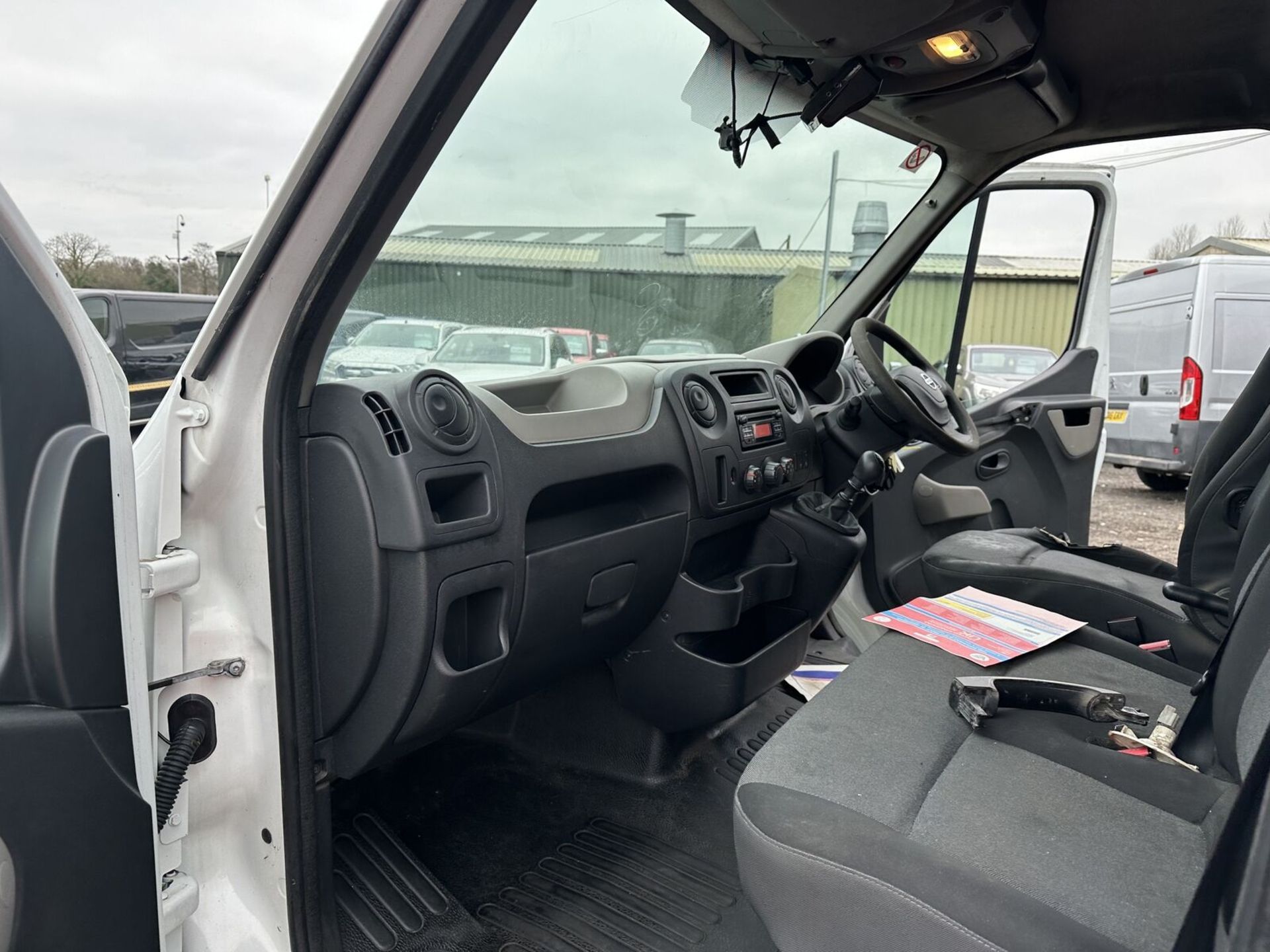 NISSAN NV400: EFFICIENT EURO 6 ULEZ VAN, READY TO ROLL >>--NO VAT ON HAMMER--<< - Bild 6 aus 15