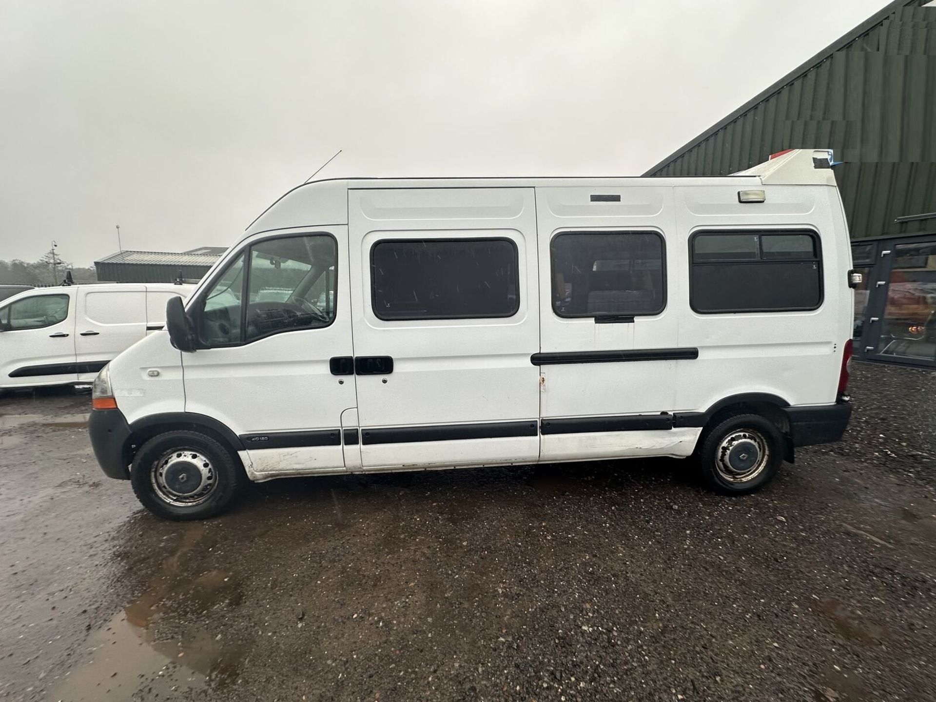 RENAULT MASTER AMBULANCE CAMPER: YOUR NEXT ADVENTURE AWAITS >>--NO VAT ON HAMMER--<<