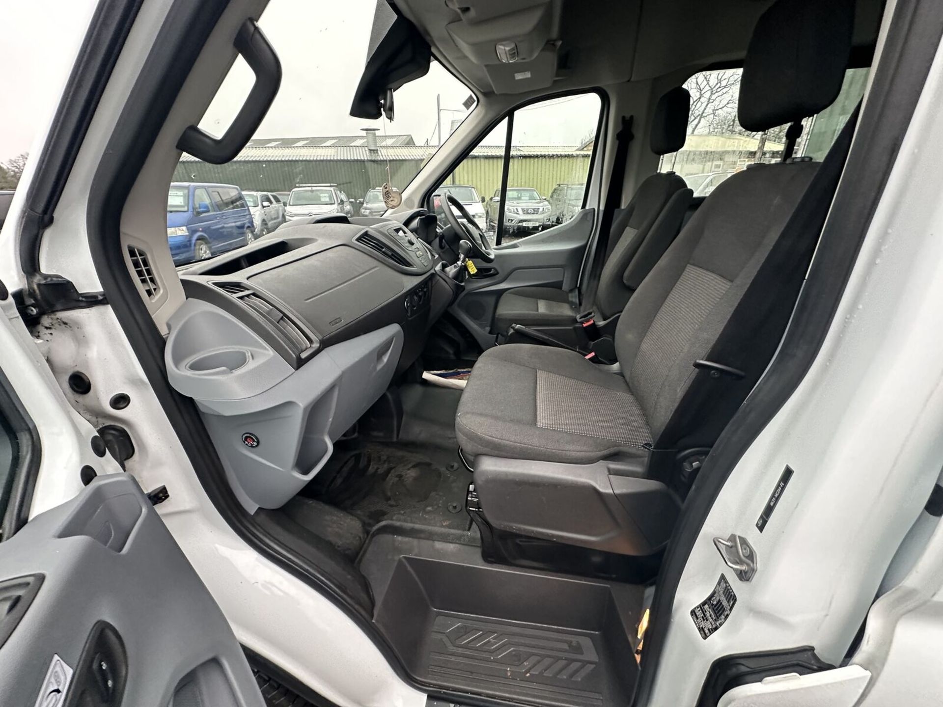 2018 FORD TRANSIT 460 L4 XLWB MINIBUS - LOW MILEAGE, 17 SEATER >>--NO VAT ON HAMMER--<< - Bild 6 aus 18