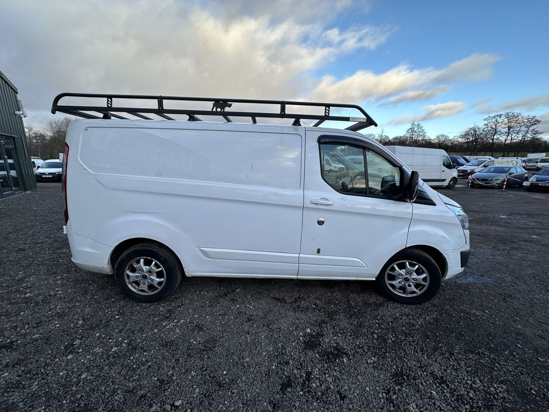 PROJECT VAN: 2015 FORD TRANSIT CUSTOM, ENGINE NEEDS ATTENTION >>--NO VAT ON HAMMER--<< - Bild 2 aus 18