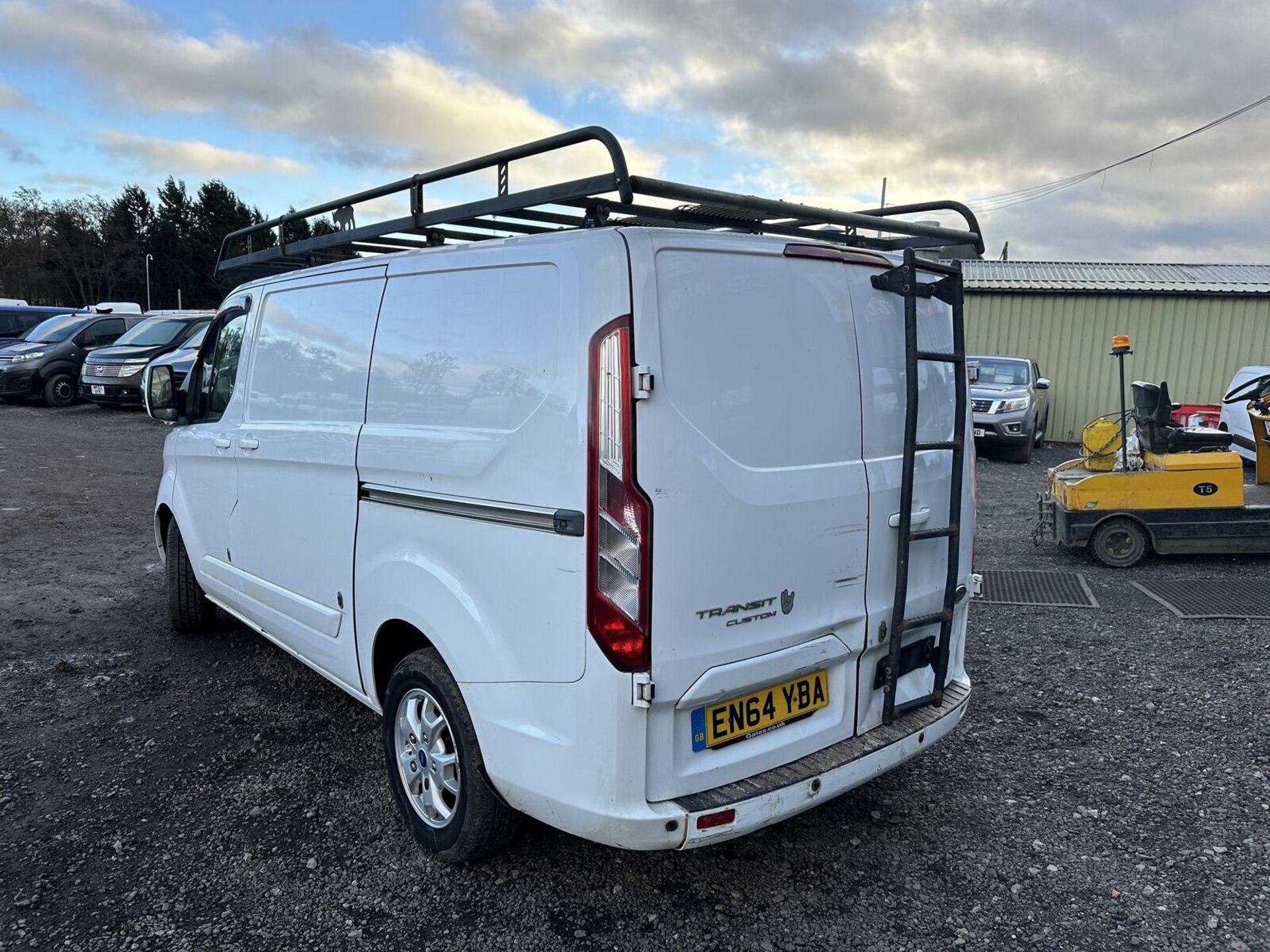 PROJECT VAN: 2015 FORD TRANSIT CUSTOM, ENGINE NEEDS ATTENTION >>--NO VAT ON HAMMER--<< - Image 3 of 18