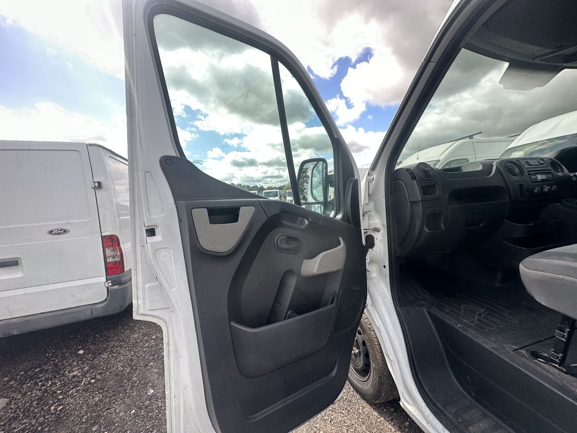 2018 NISSAN NV400: EURO 6 PANEL VAN, TIMING BELT SNAPPED - Image 12 of 17