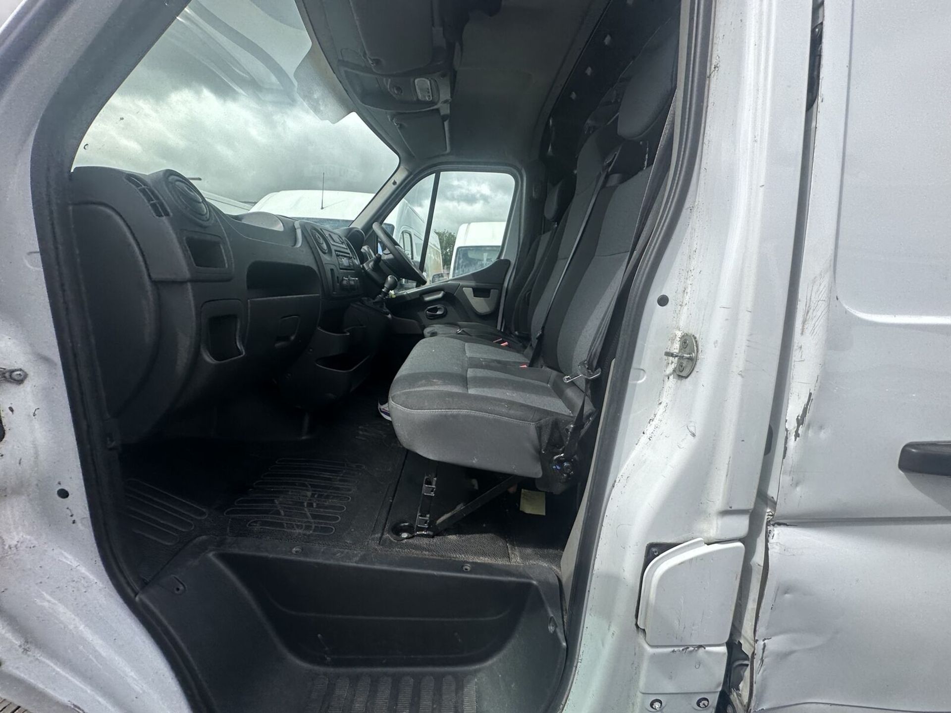 2018 NISSAN NV400: EURO 6 PANEL VAN, TIMING BELT SNAPPED - Image 8 of 17