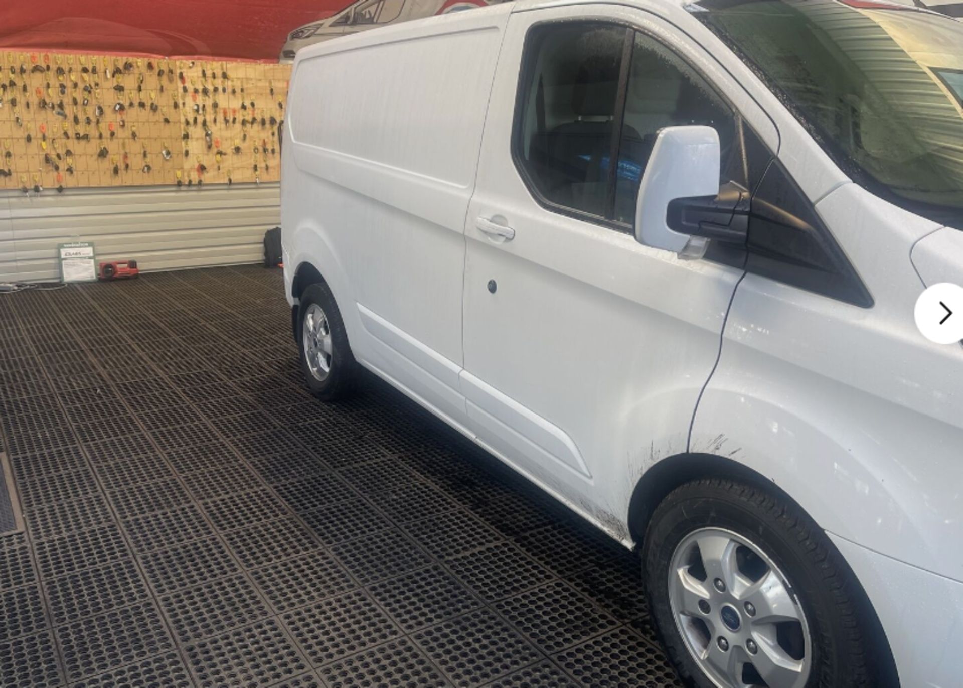 PURE EXCELLENCE: FORD TRANSIT CUSTOM LIMITED, EURO 6, CLEAR HPI, 2 KEYS! >>--NO VAT ON HAMMER--< - Image 2 of 16